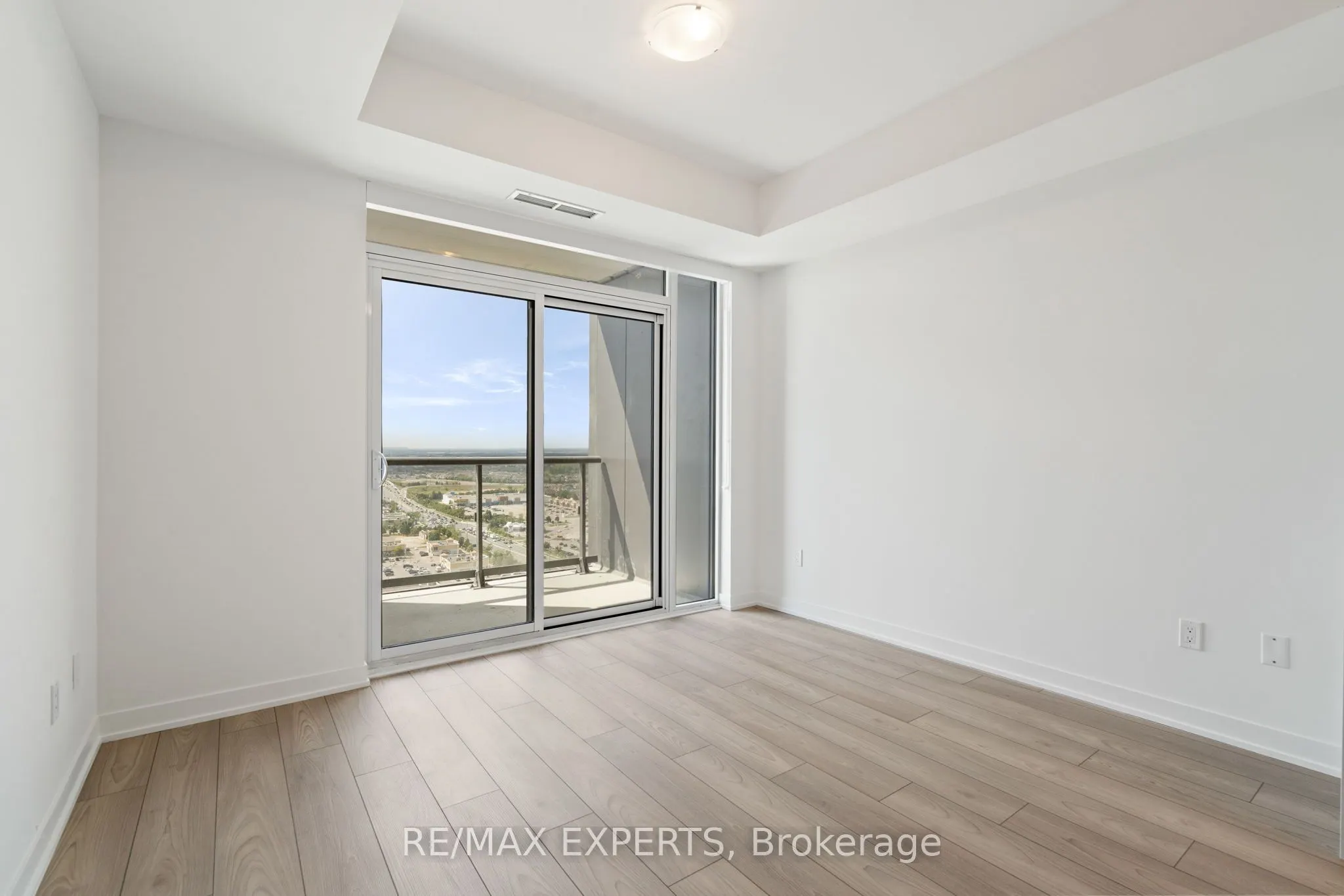 10 Abeja Street, #2521