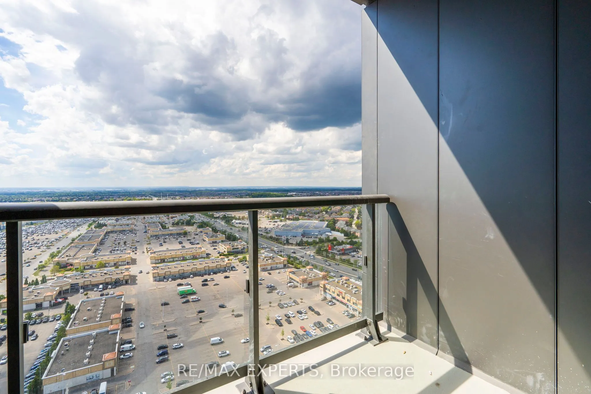 10 Abeja Street, #2521