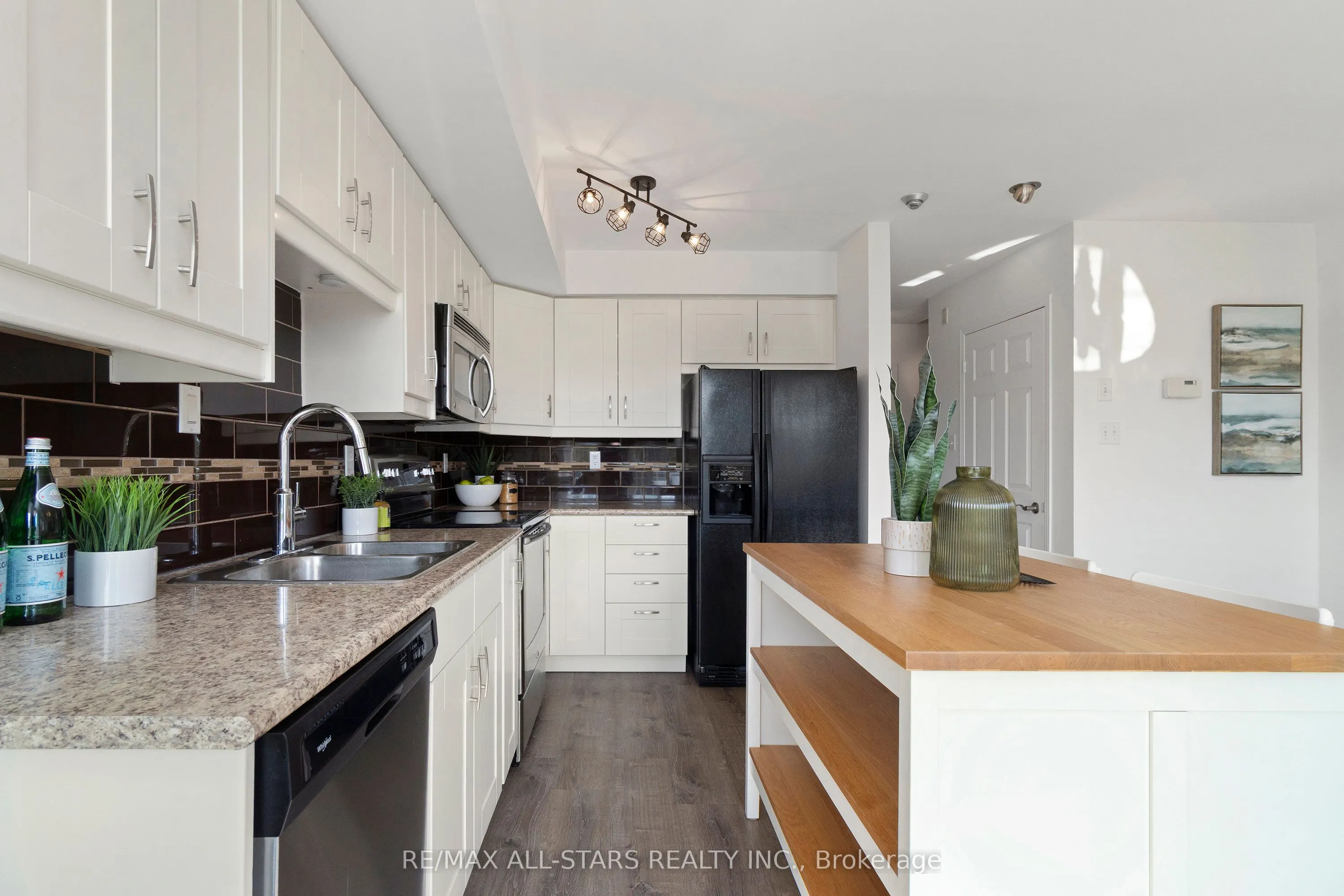 15 Cornell Meadows Avenue, #A204