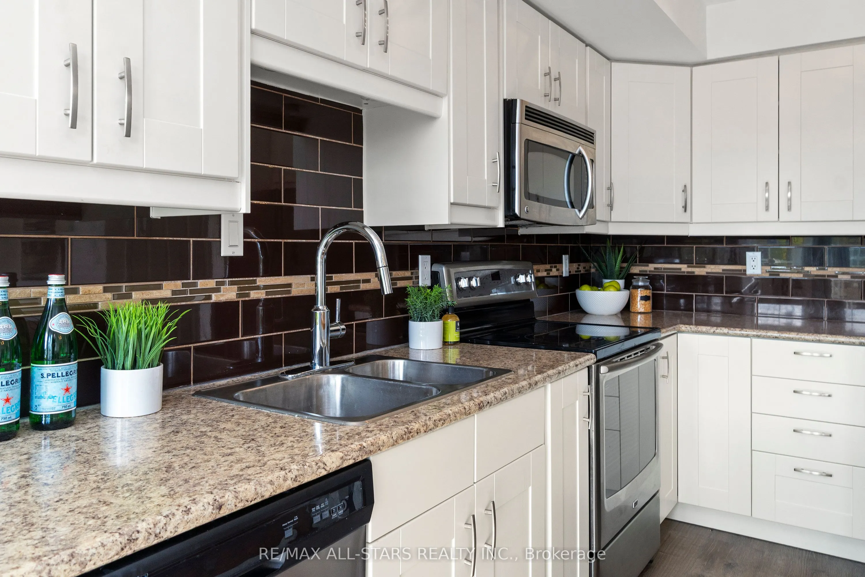 15 Cornell Meadows Avenue, #A204