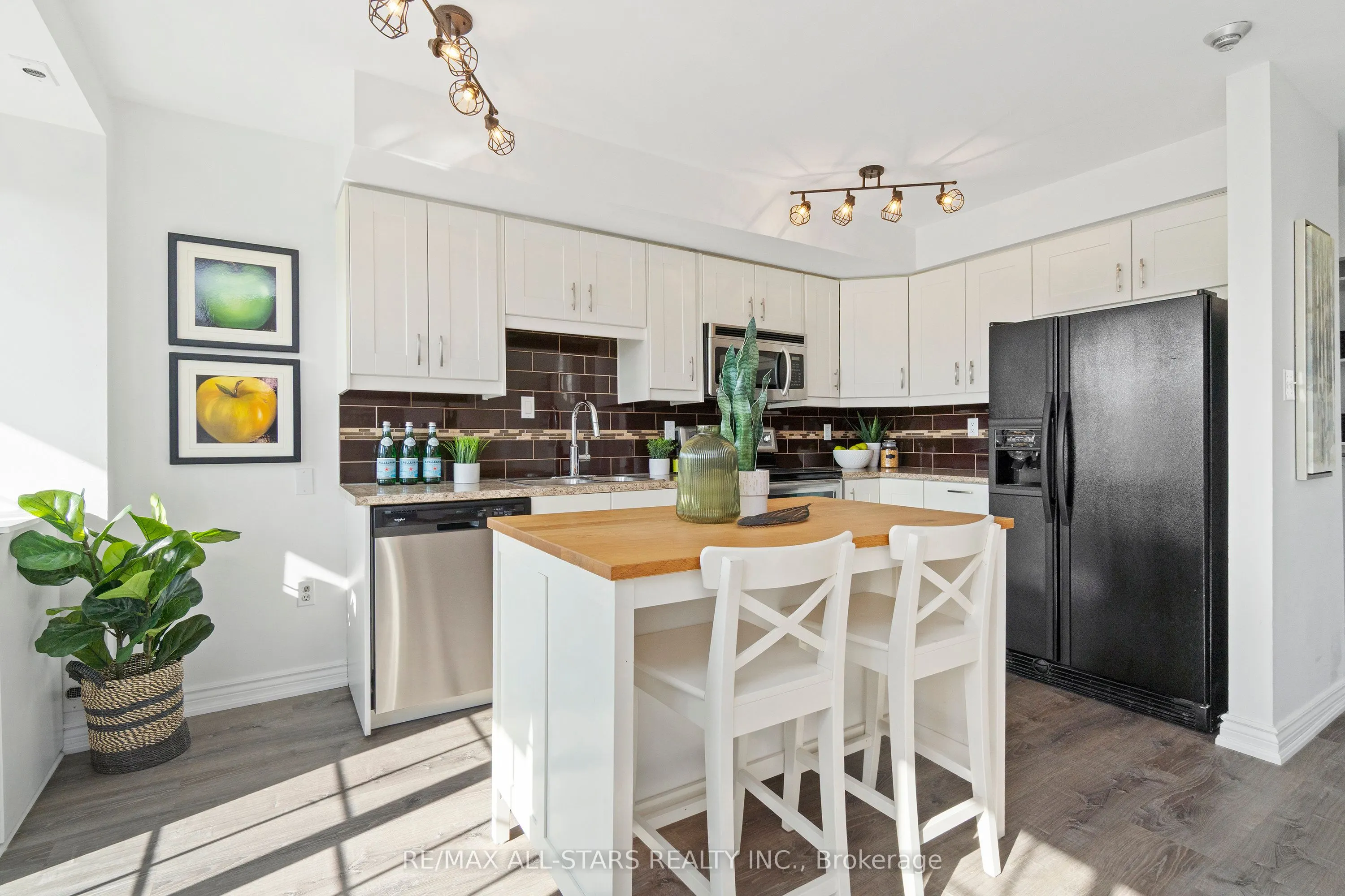 15 Cornell Meadows Avenue, #A204