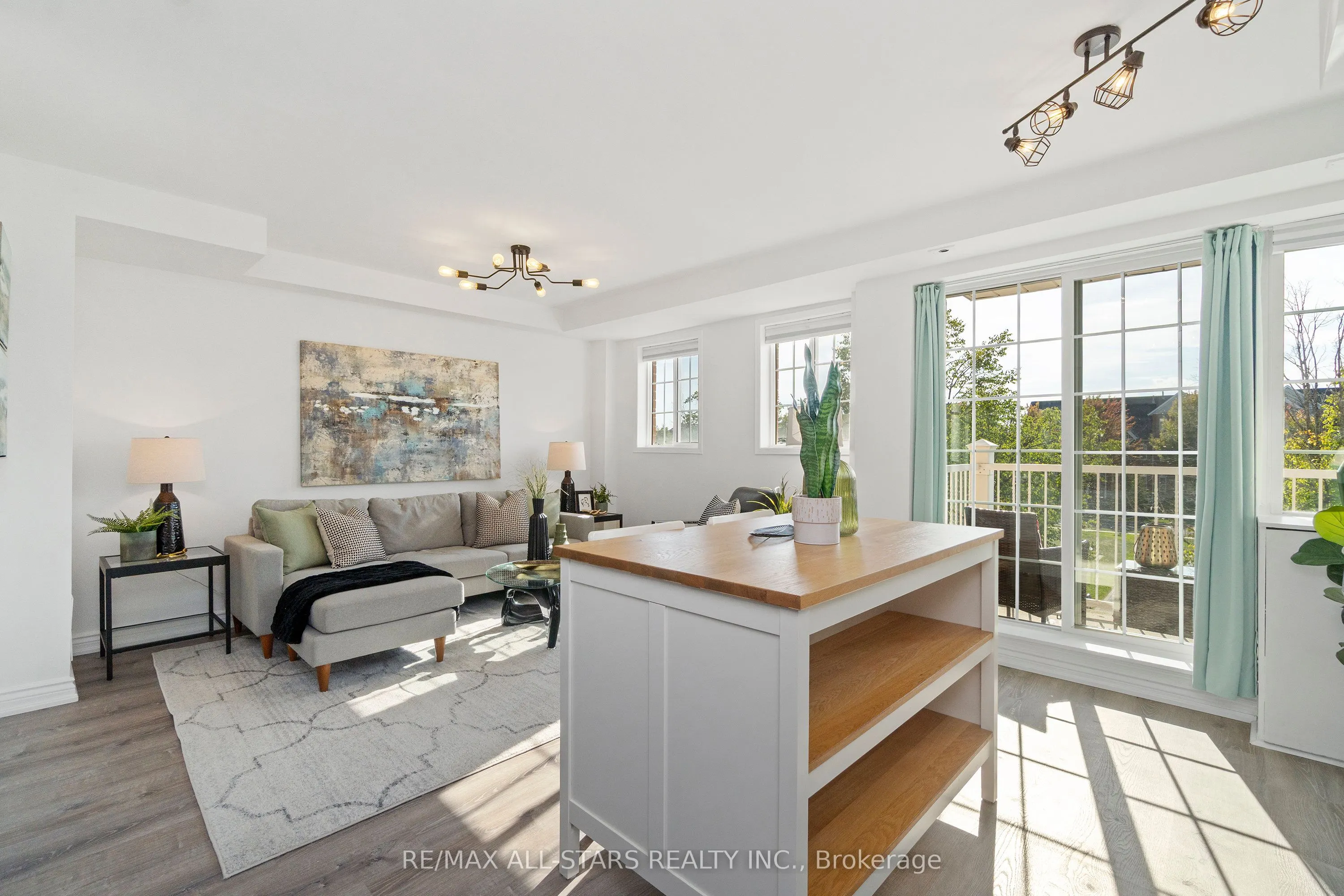15 Cornell Meadows Avenue, #A204