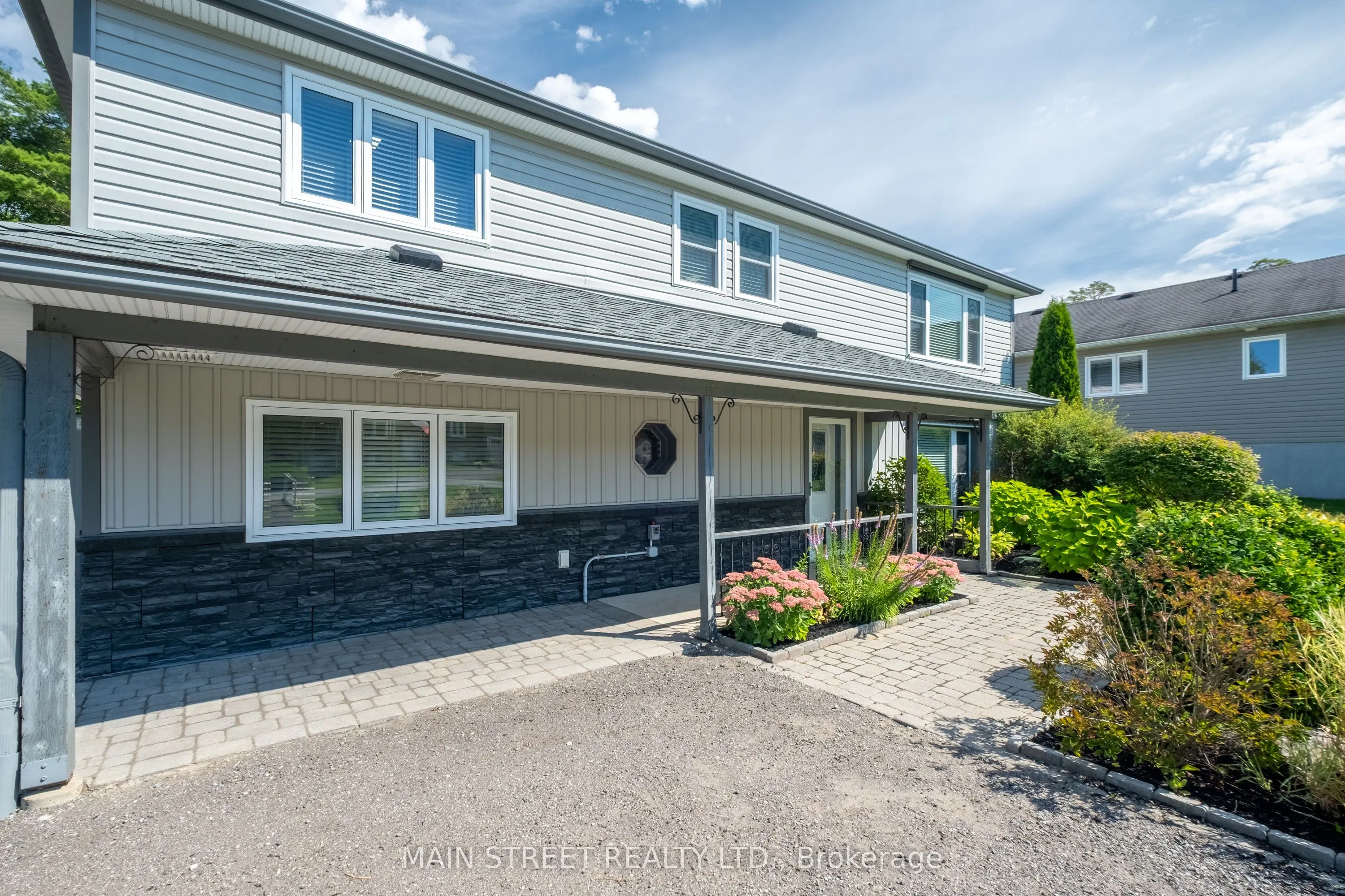 23 Sunnidale Boulevard E