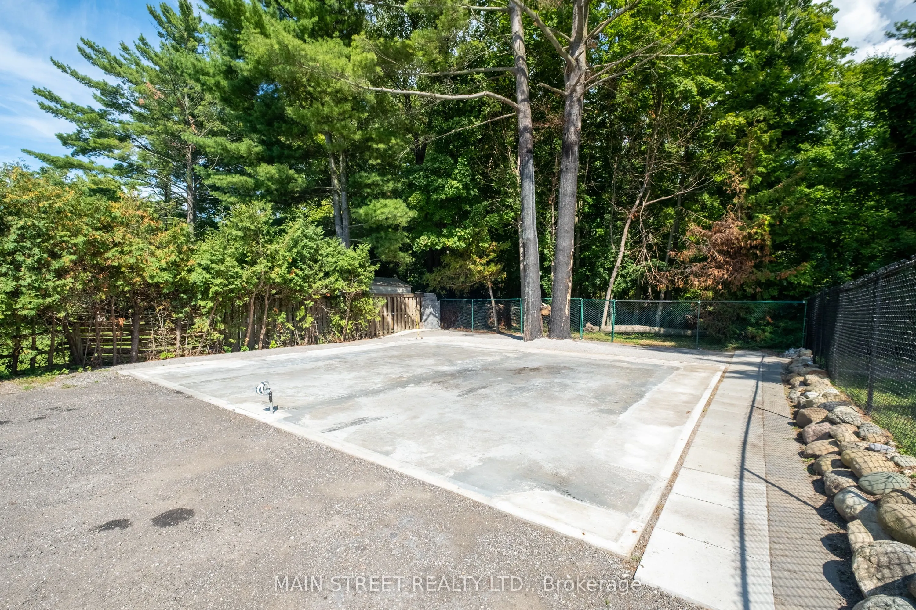23 Sunnidale Boulevard E