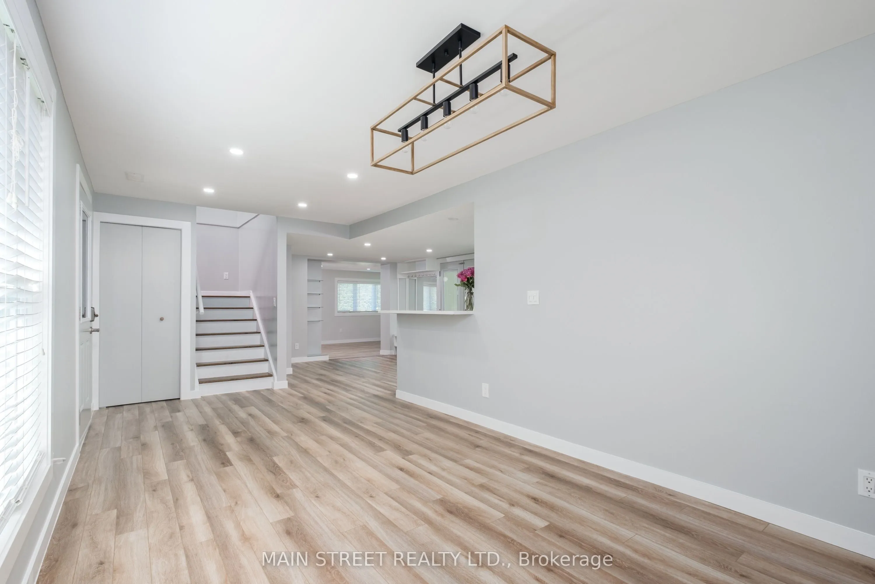23 Sunnidale Boulevard E