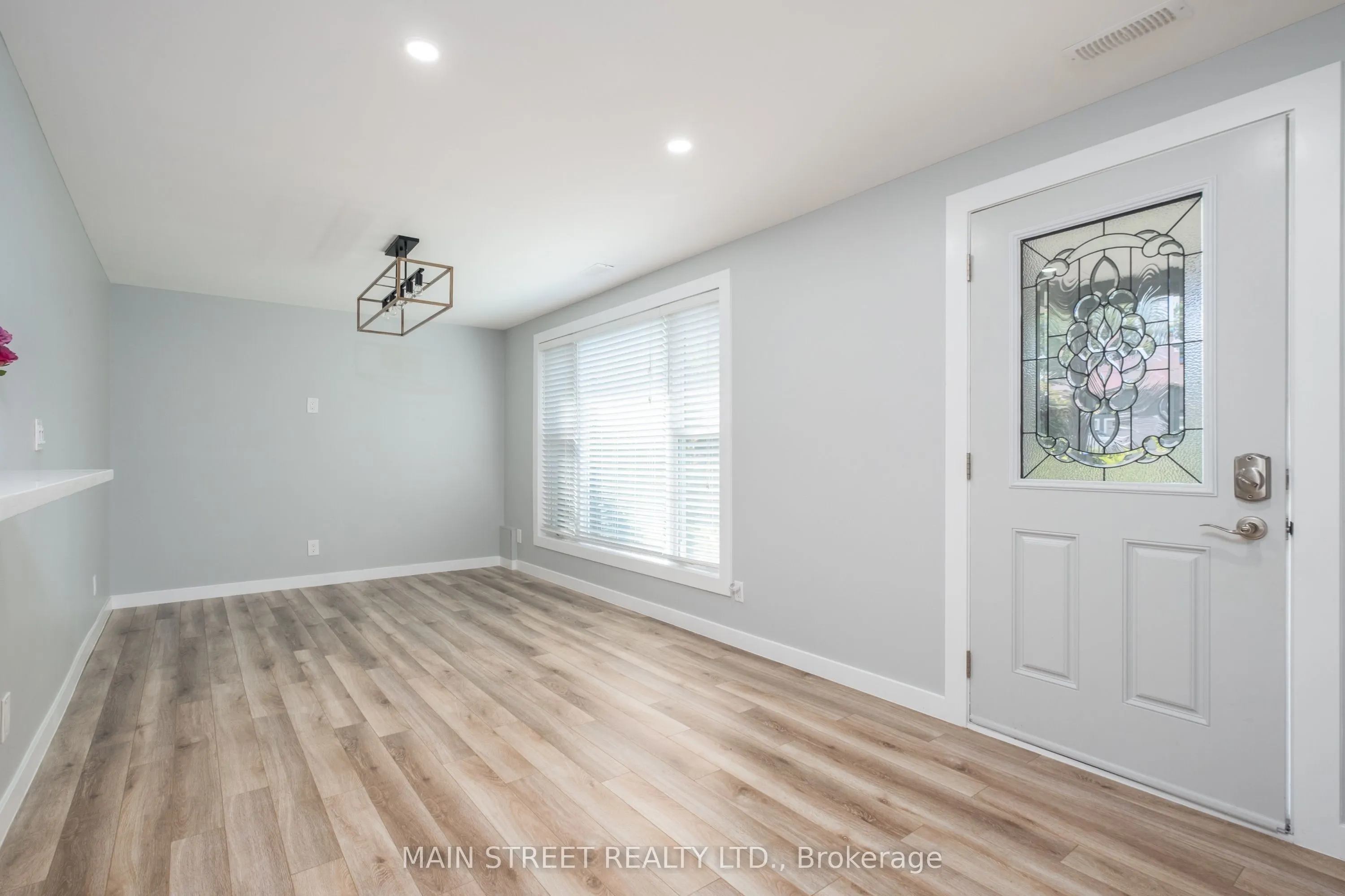 23 Sunnidale Boulevard E