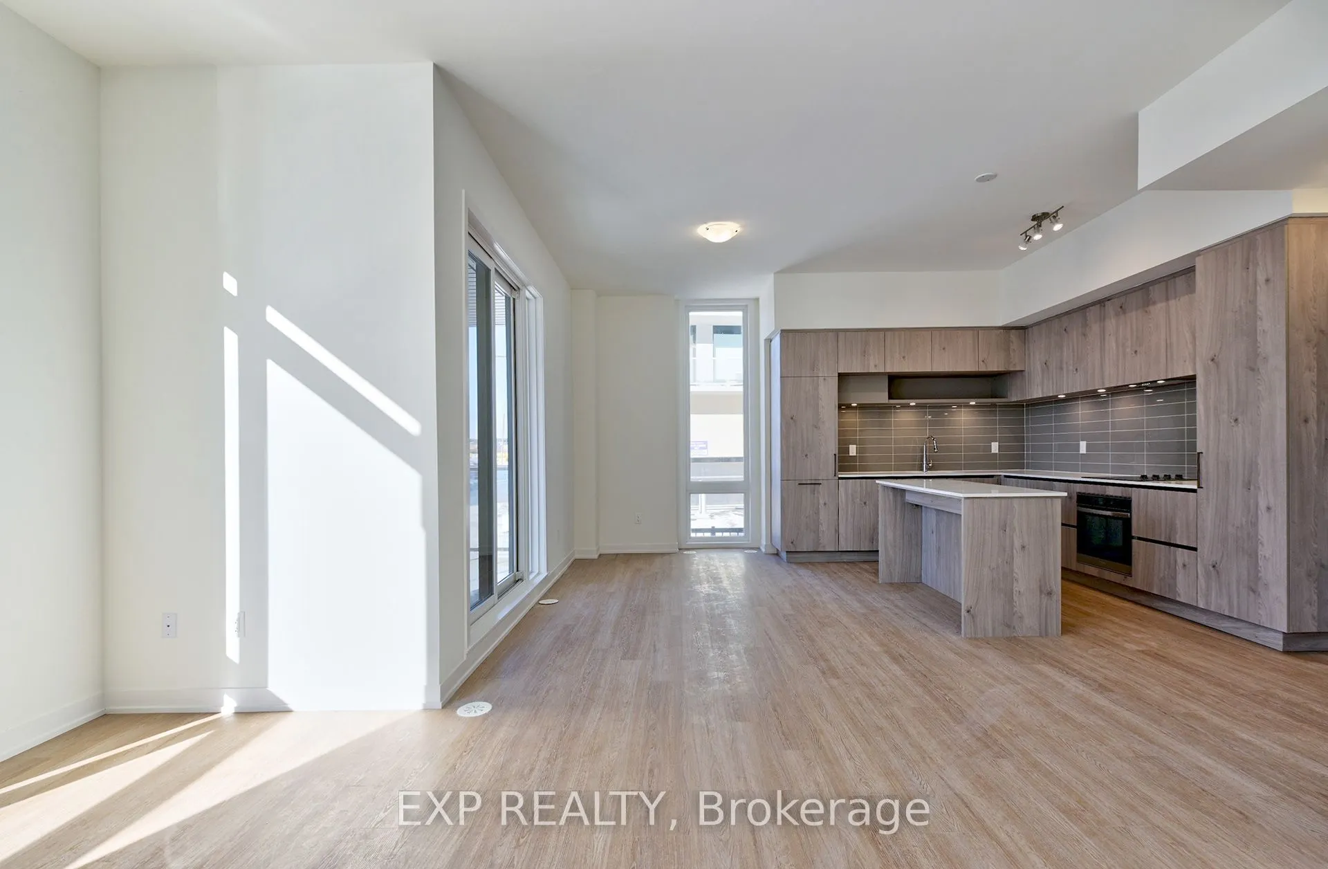 14 David Eyer Road, #1017