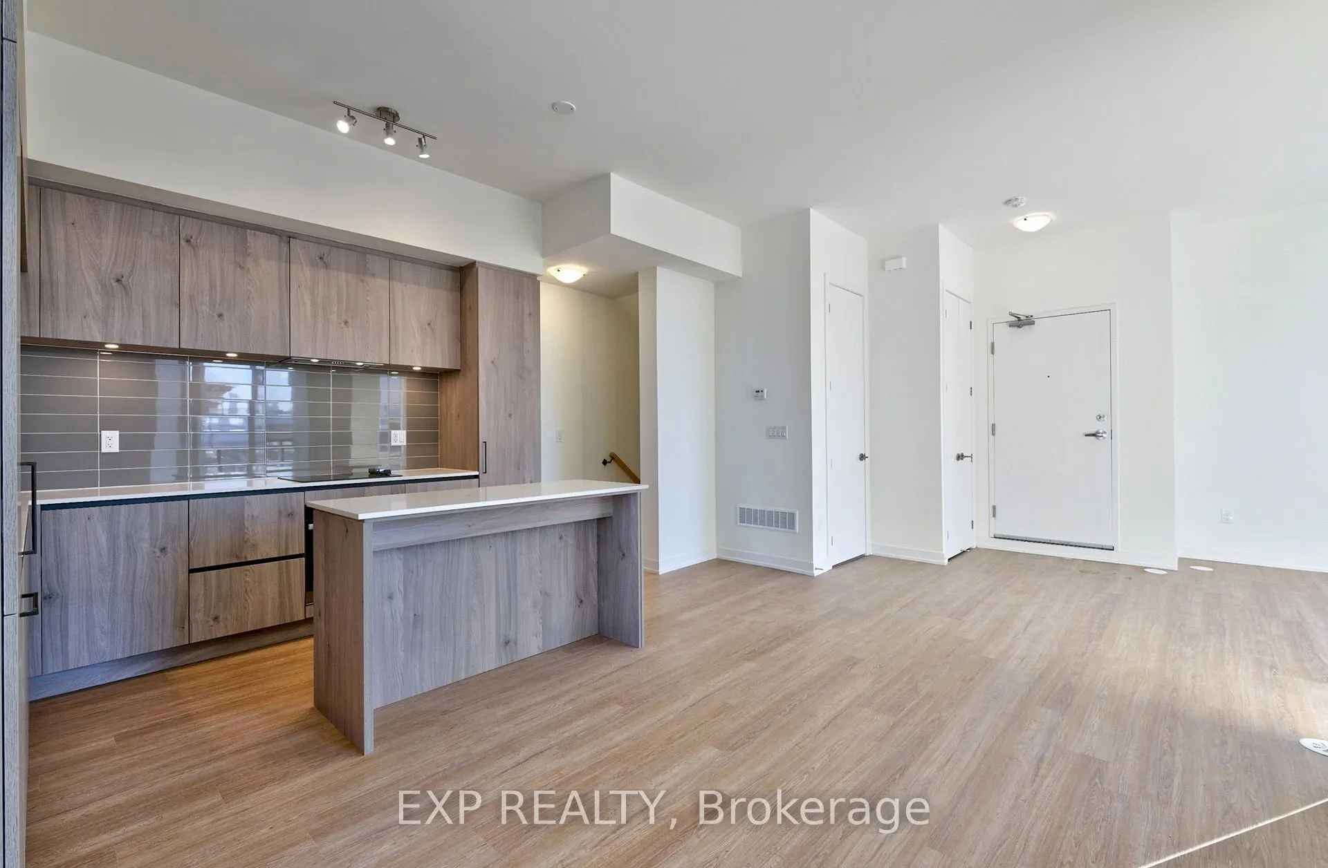 14 David Eyer Road, #1017