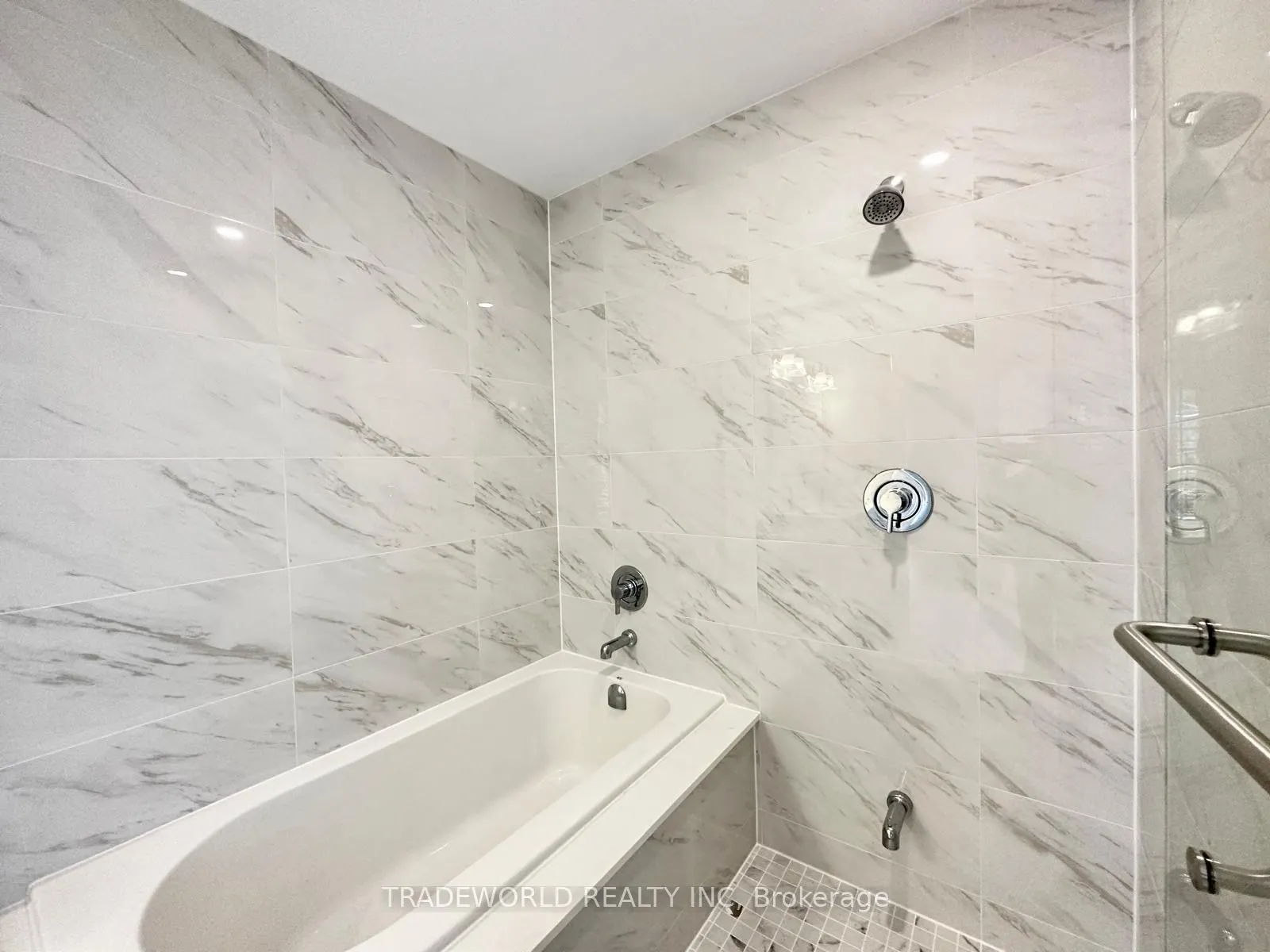 6 Clippers Crescent