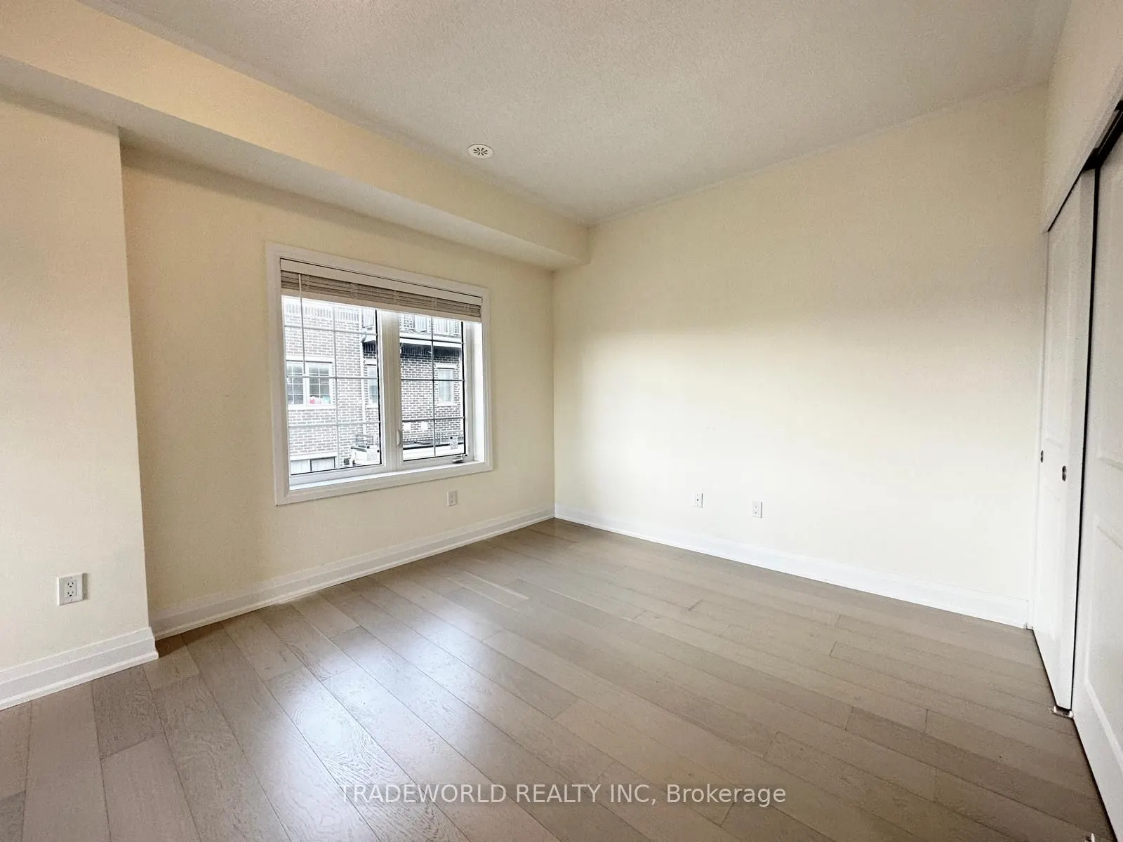 6 Clippers Crescent