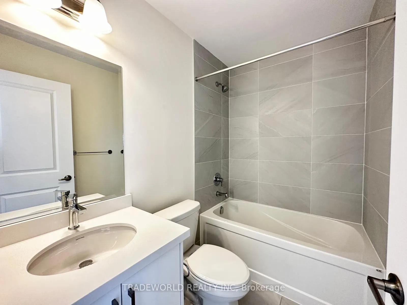 6 Clippers Crescent
