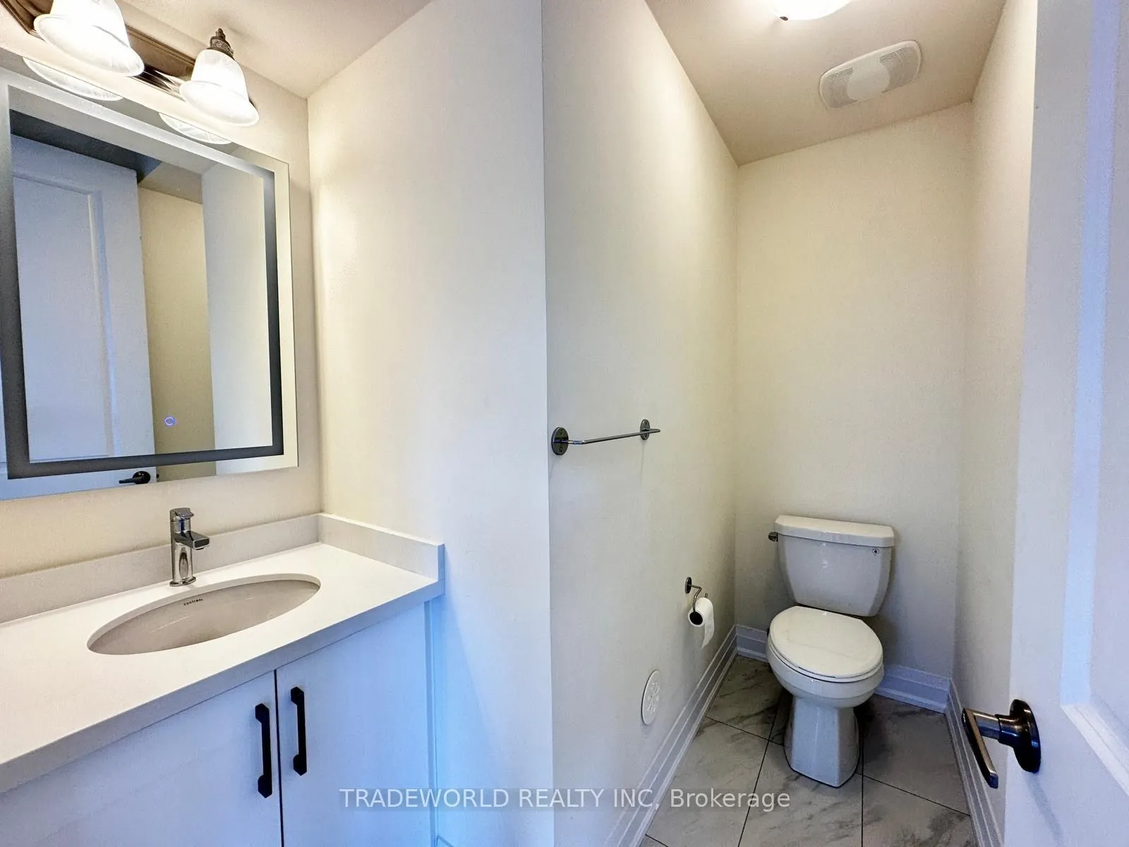 6 Clippers Crescent