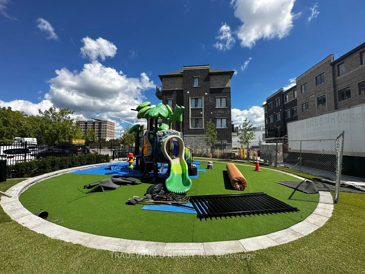 6 Clippers Crescent