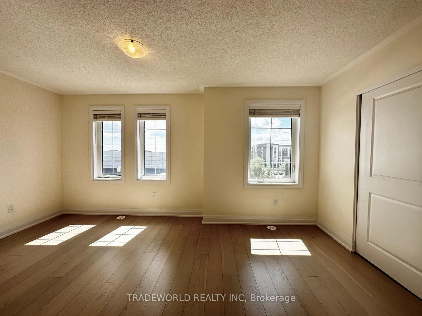 6 Clippers Crescent