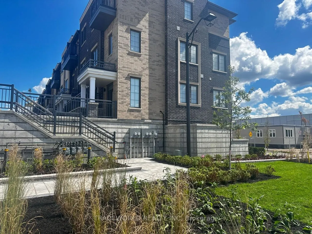 6 Clippers Crescent