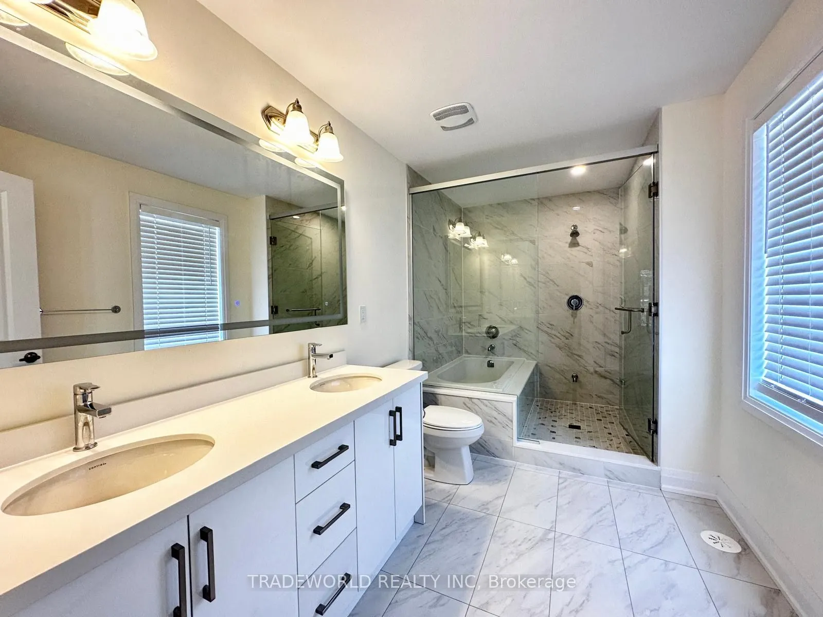 6 Clippers Crescent