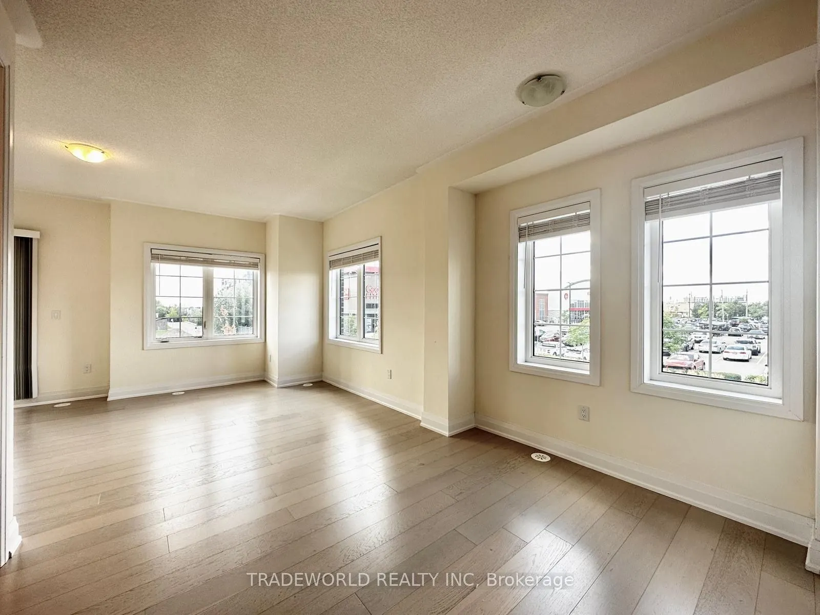 6 Clippers Crescent