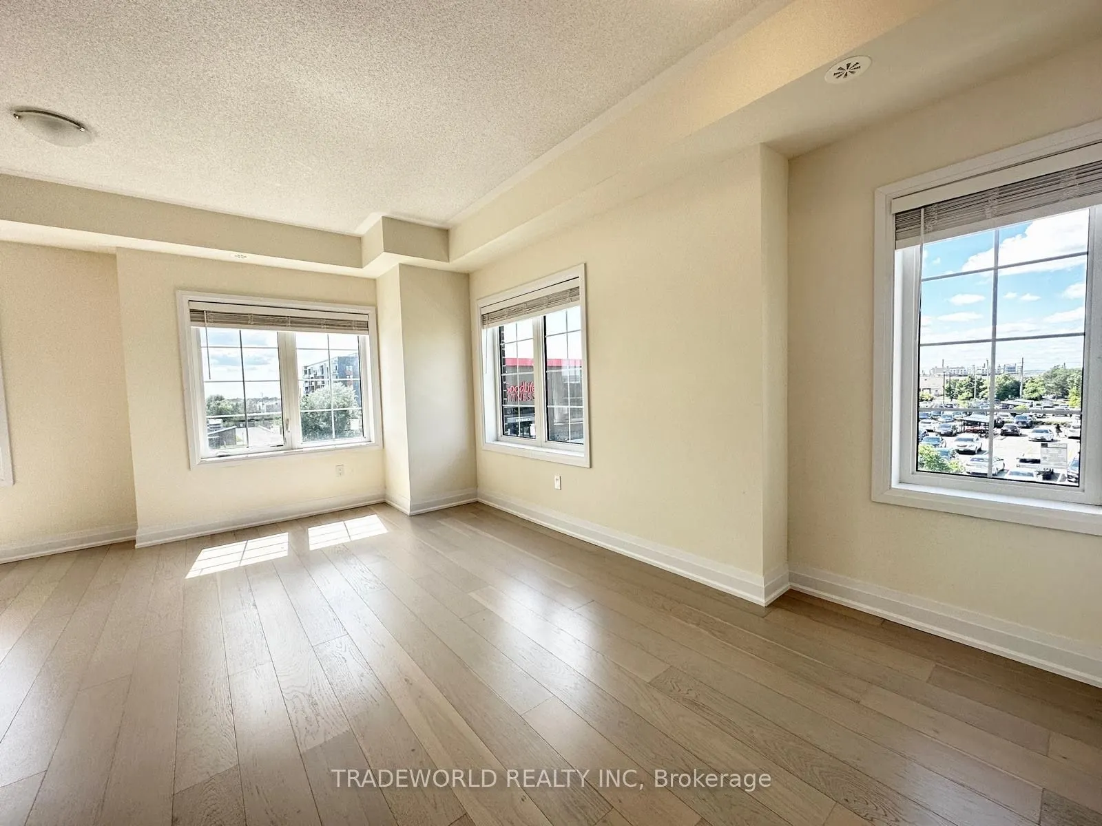 6 Clippers Crescent