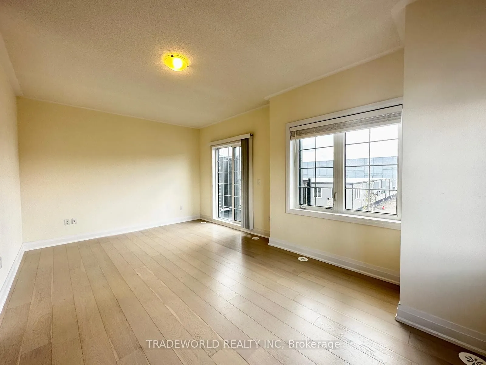 6 Clippers Crescent