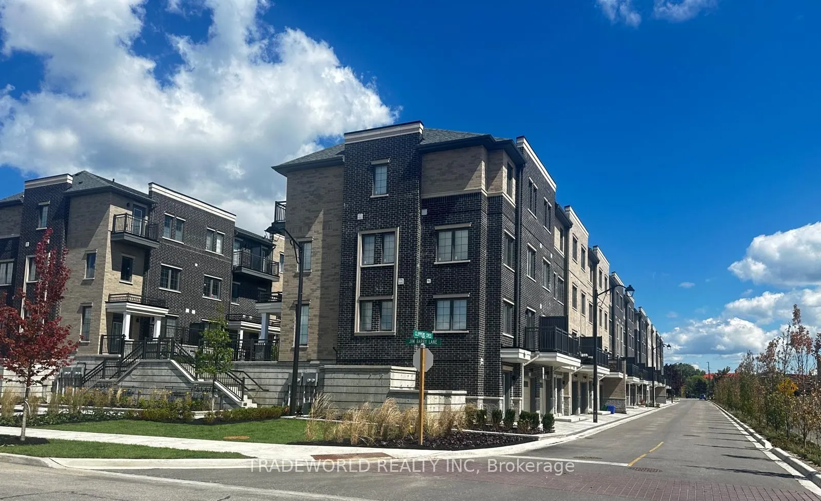 6 Clippers Crescent