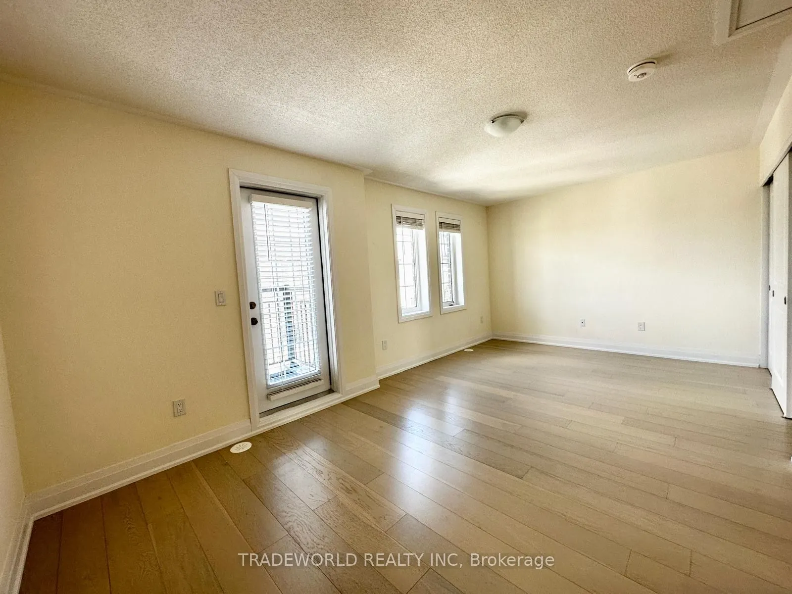 6 Clippers Crescent