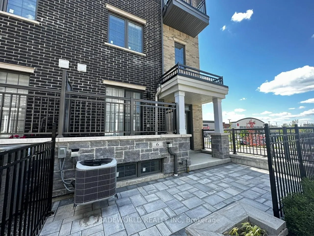 6 Clippers Crescent