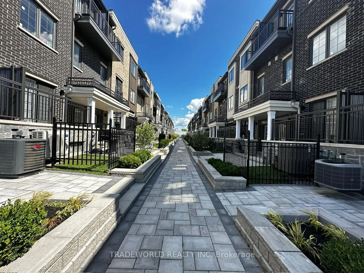 6 Clippers Crescent