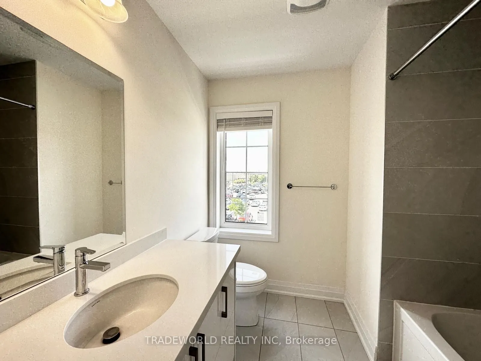 6 Clippers Crescent