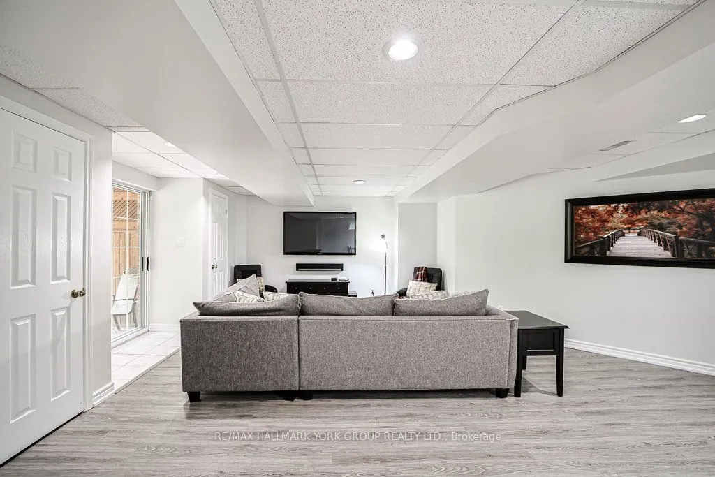 1032 Sir Ivor Court