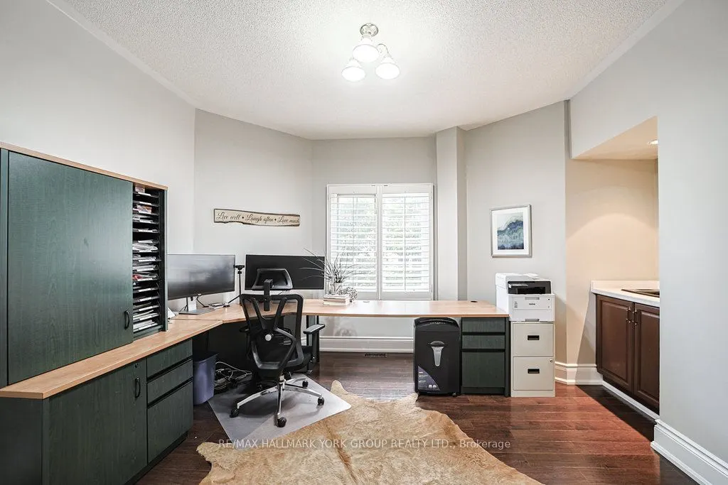 1032 Sir Ivor Court