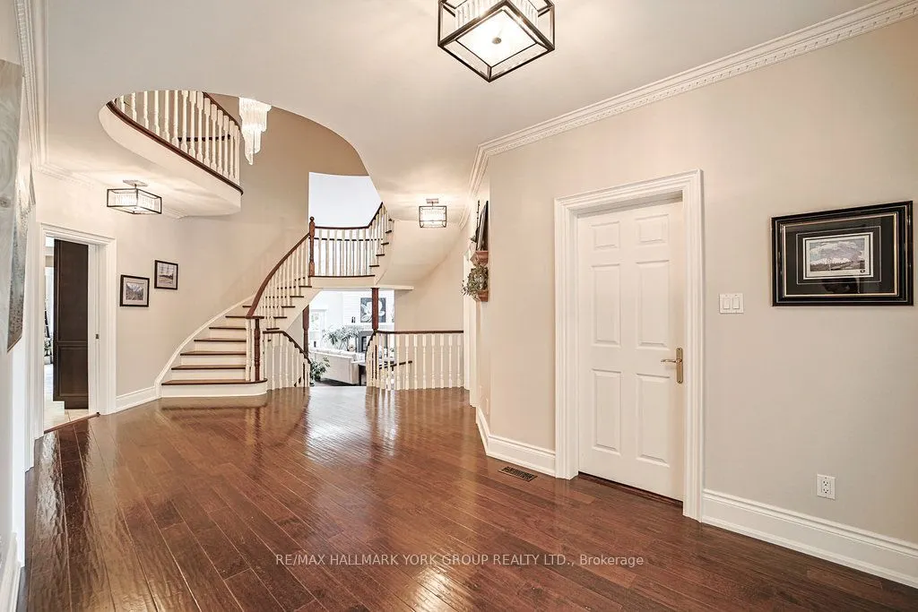 1032 Sir Ivor Court