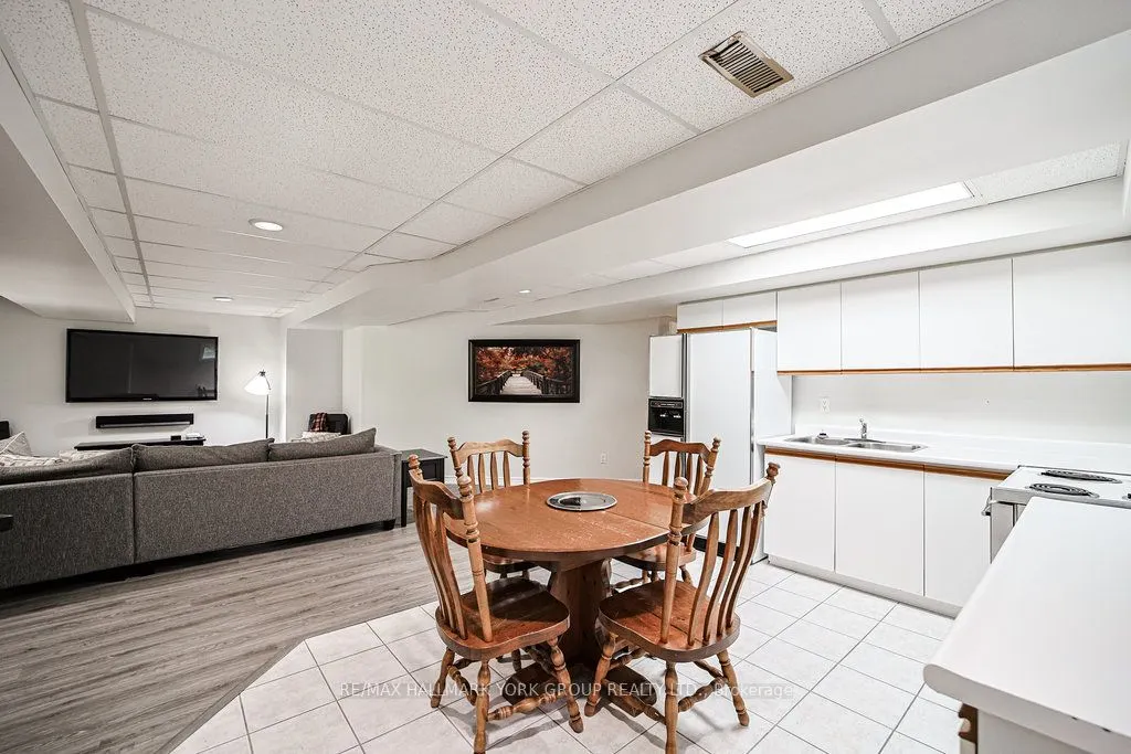 1032 Sir Ivor Court