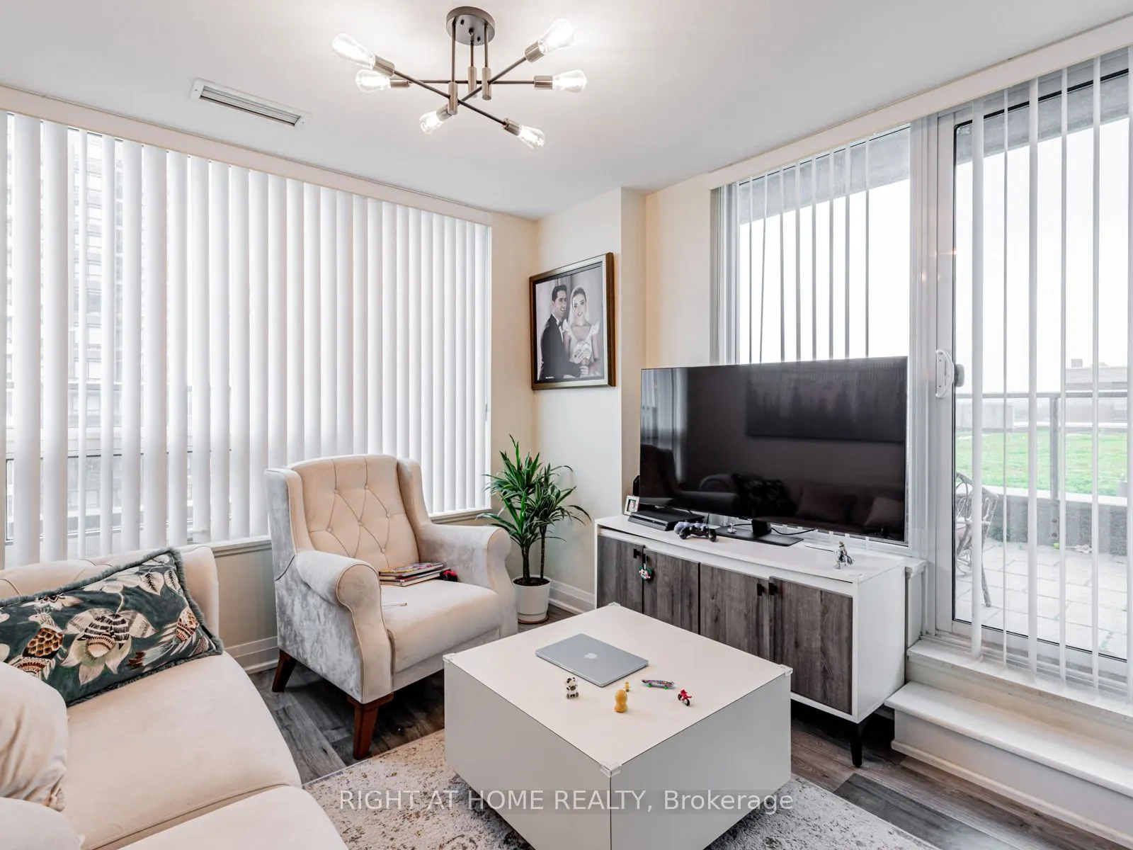 18 Uptown Drive, #826