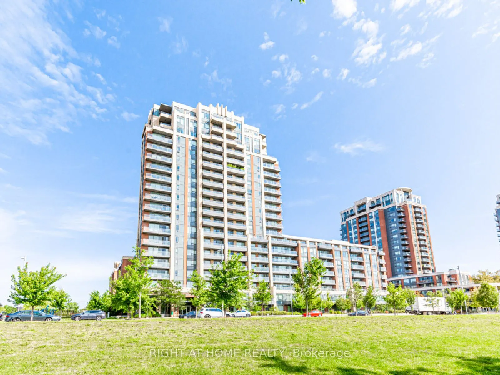 18 Uptown Drive, #826