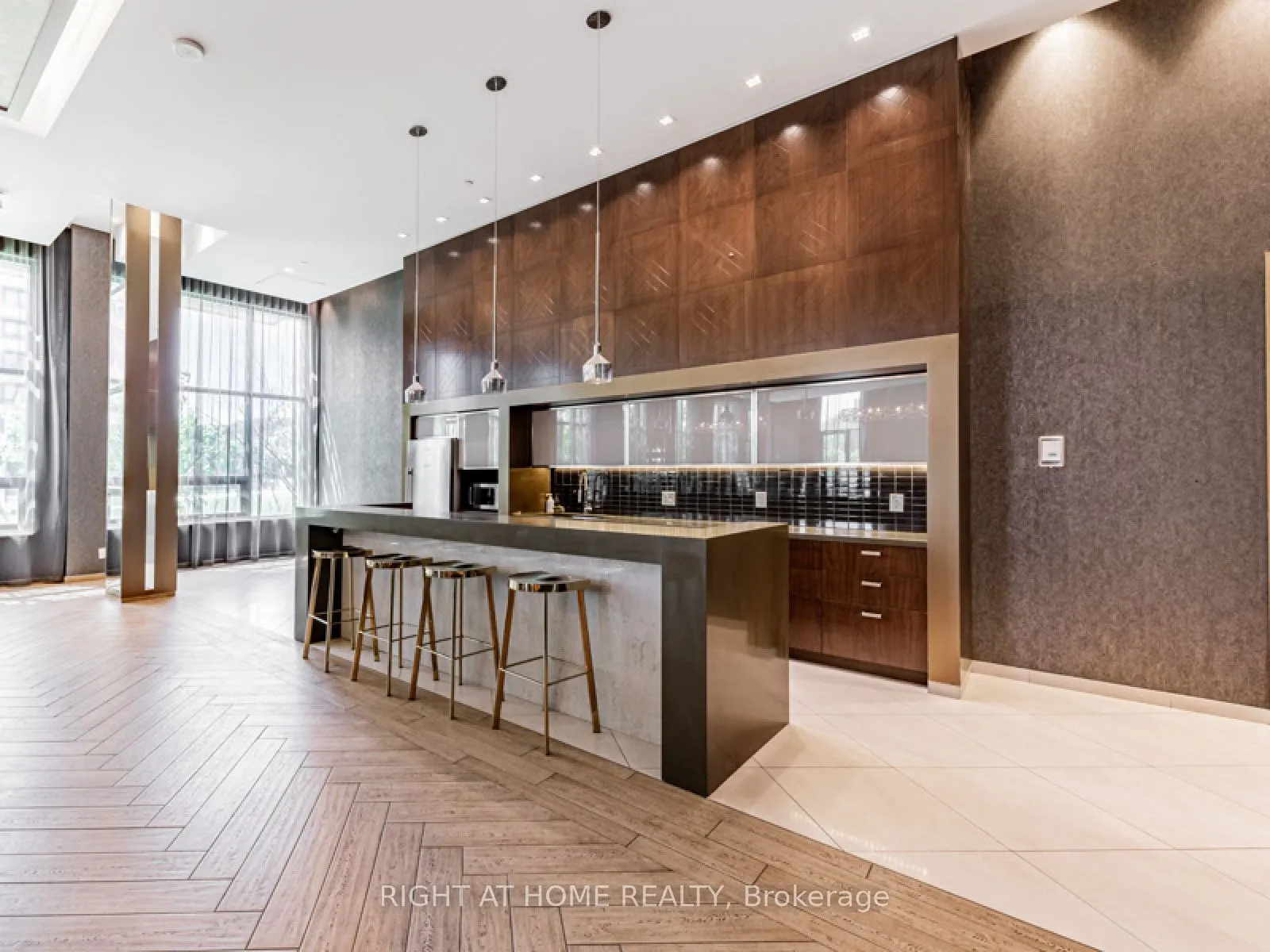18 Uptown Drive, #826