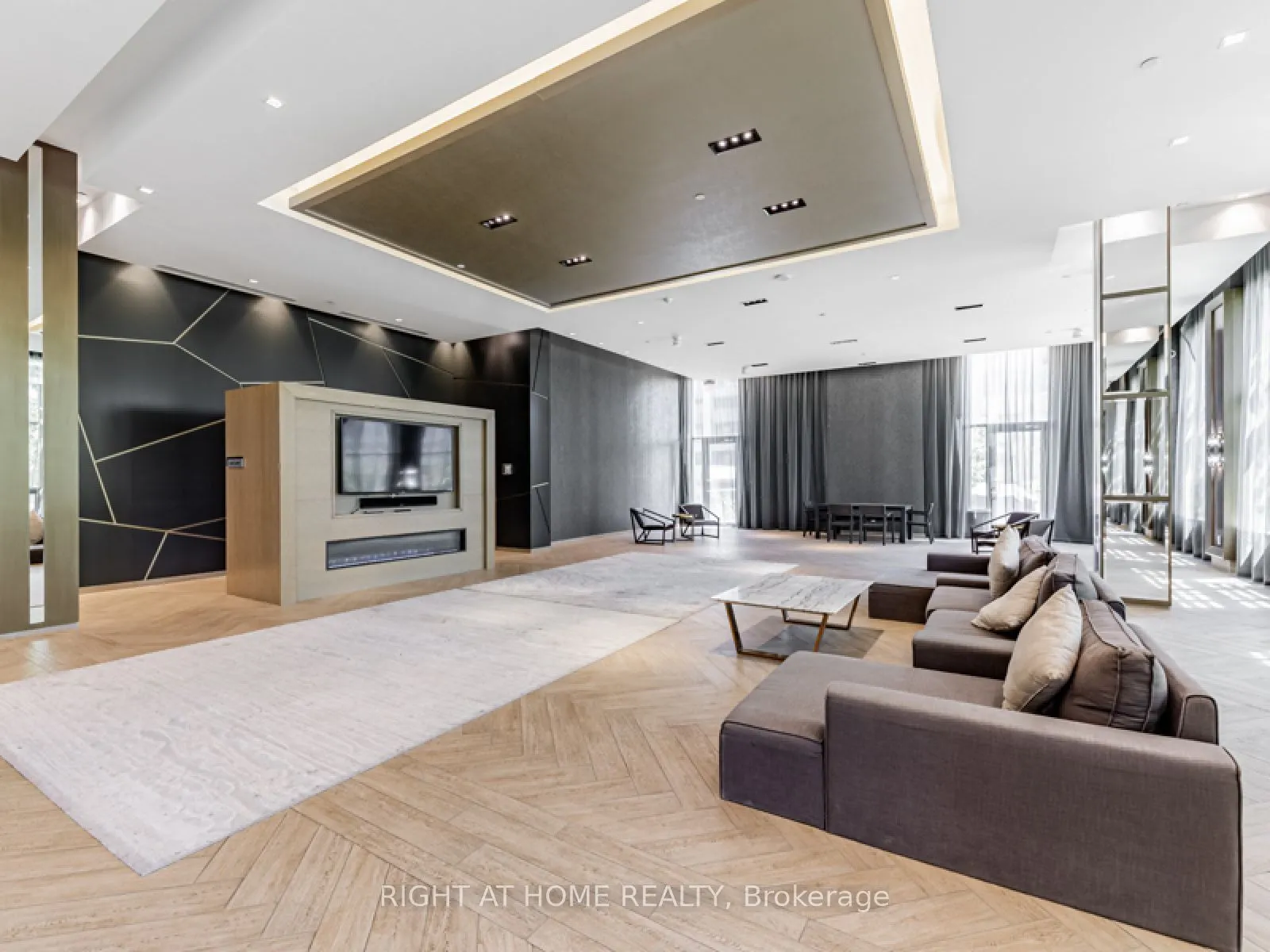 18 Uptown Drive, #826