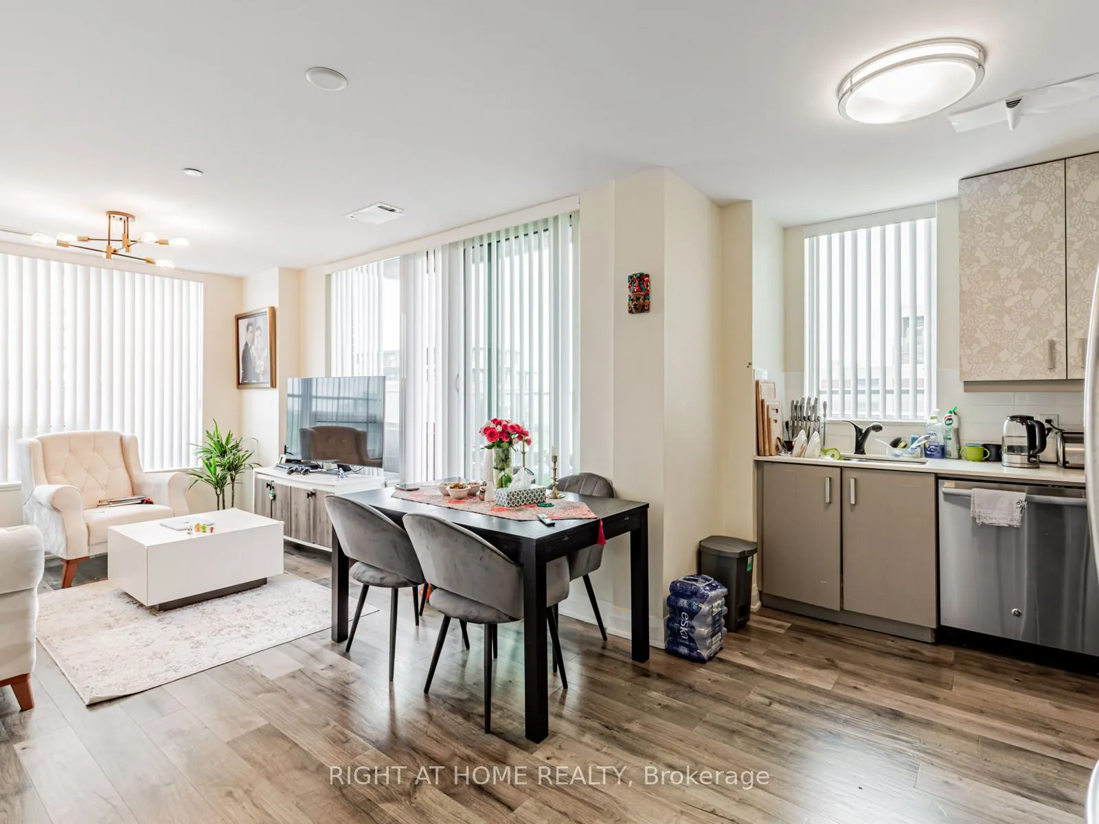 18 Uptown Drive, #826