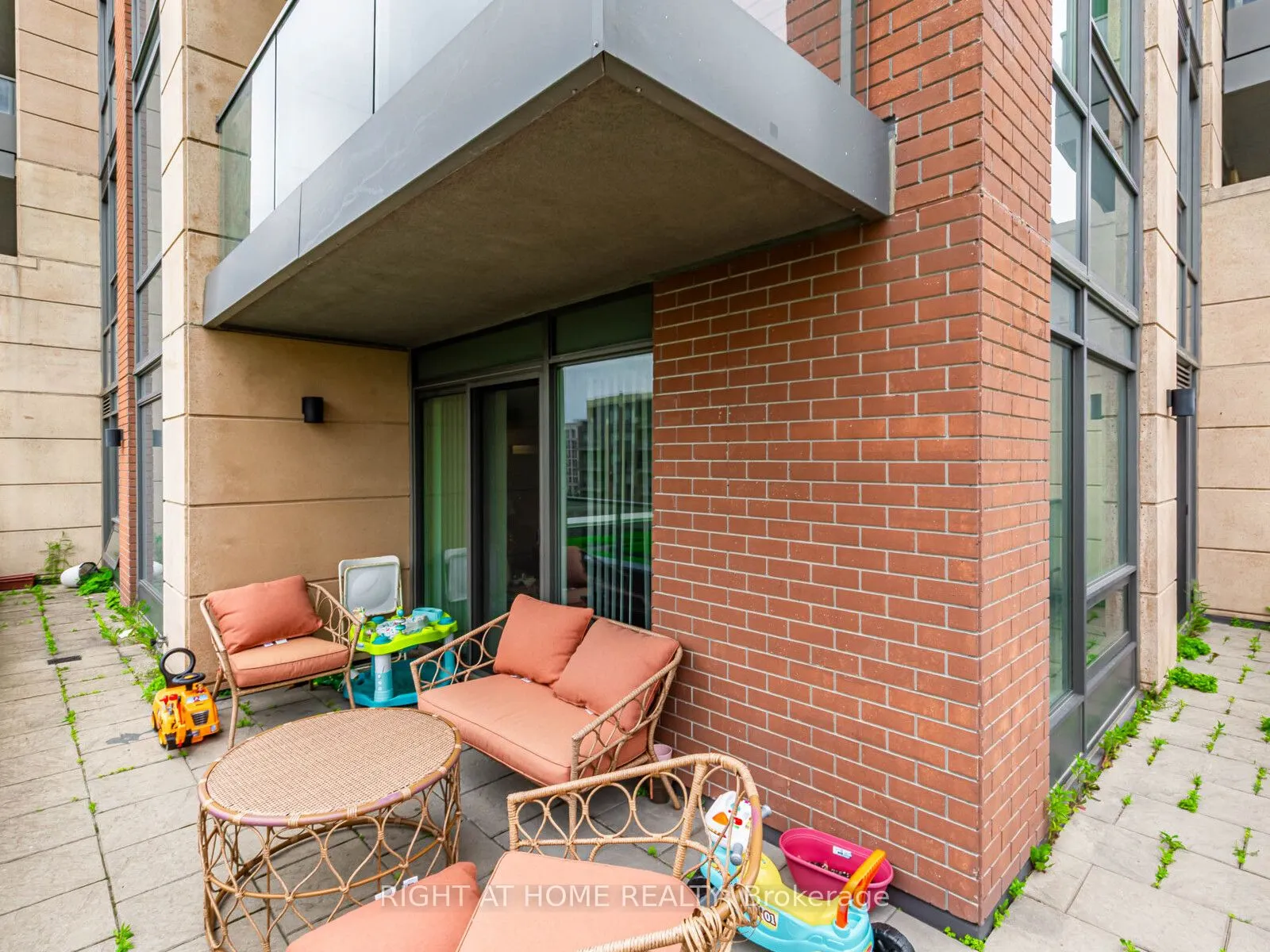 18 Uptown Drive, #826
