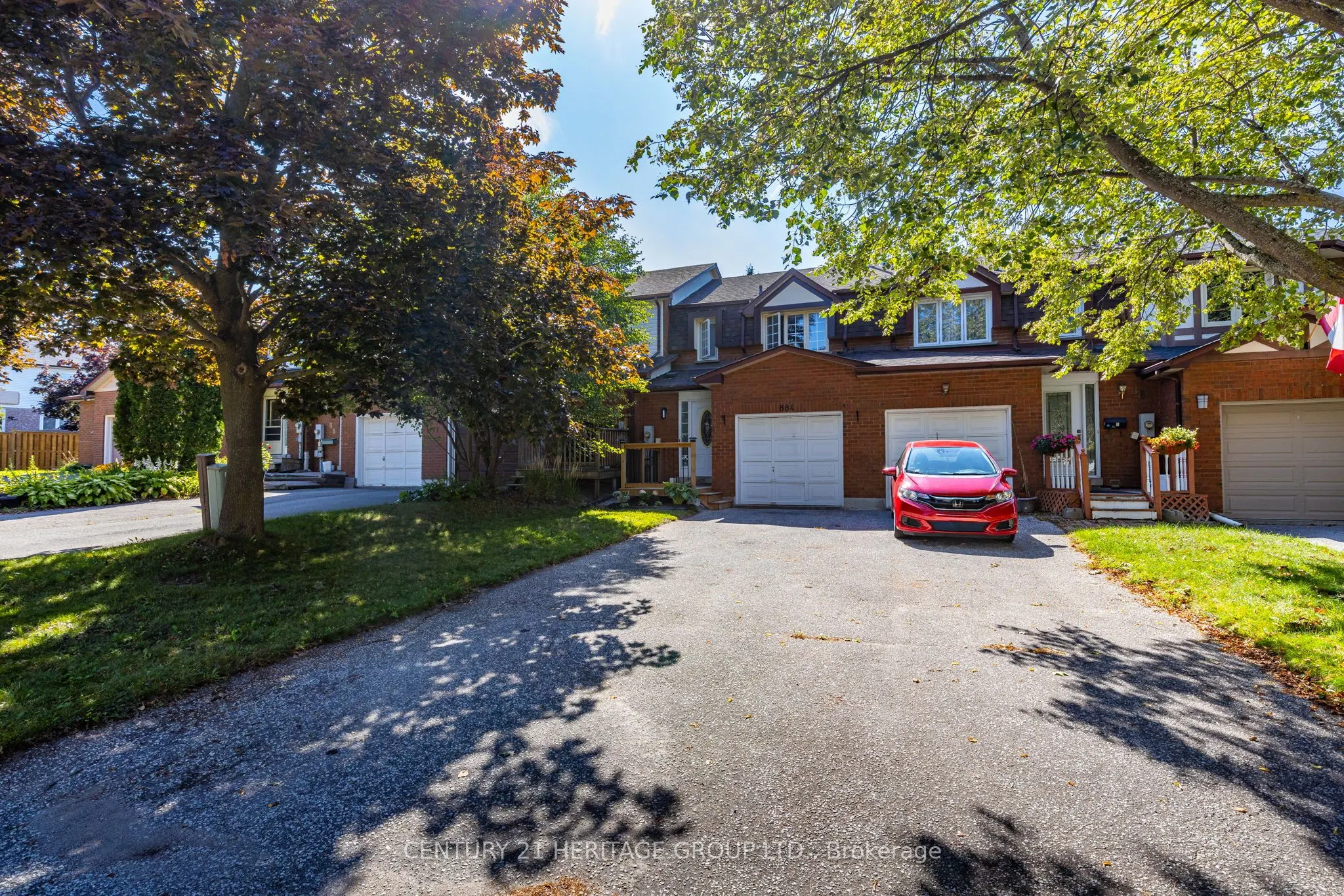 884 Clancey Crescent