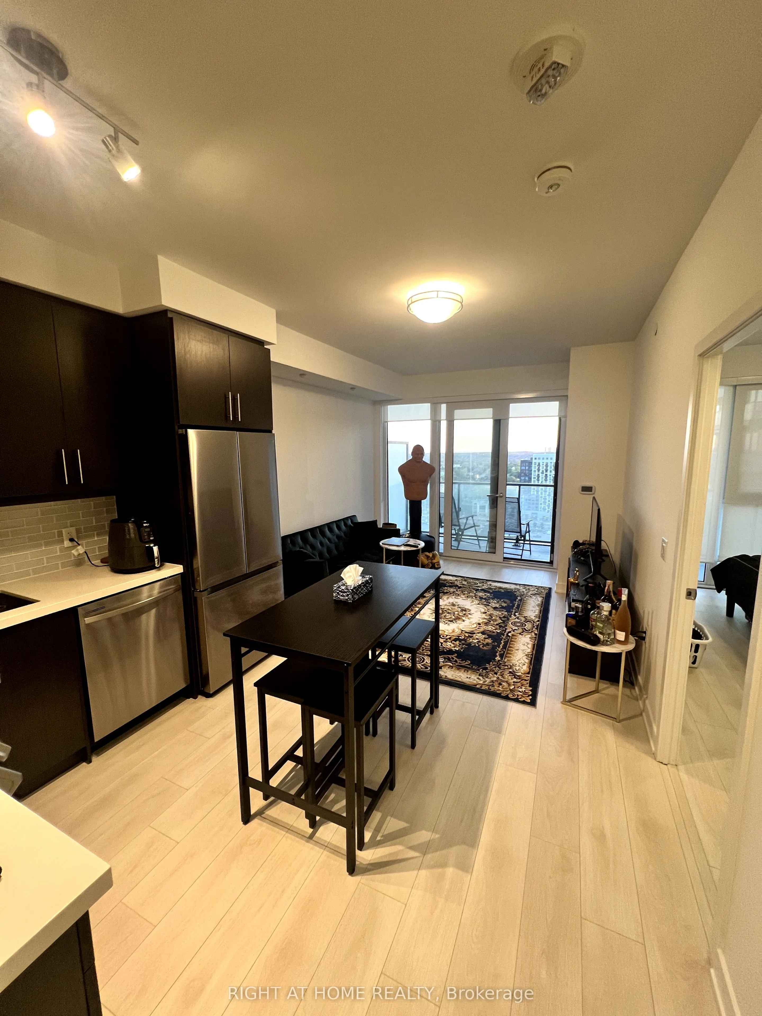 105 Oneida Crescent, #2001
