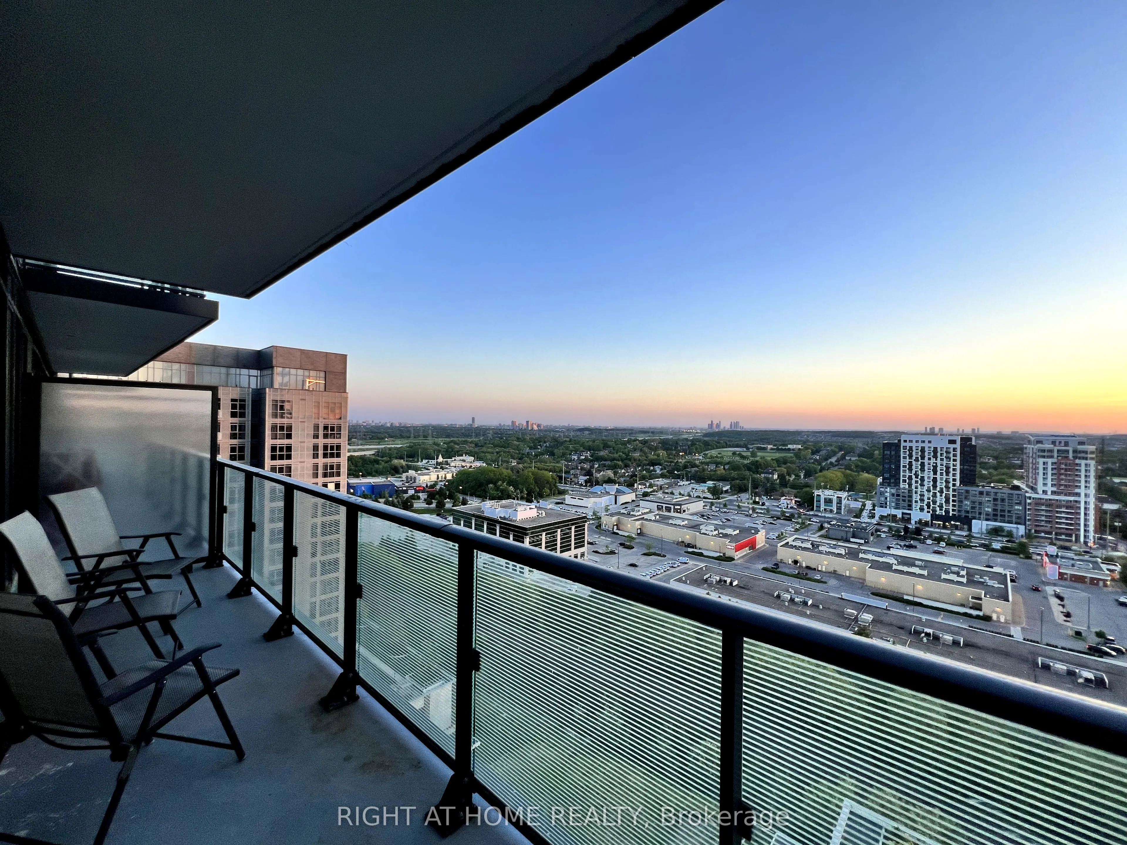 105 Oneida Crescent, #2001