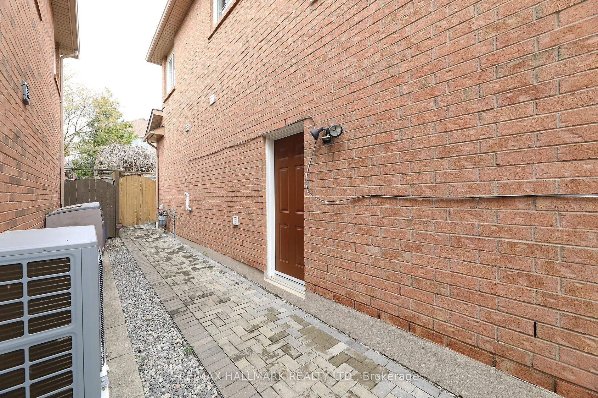 64 Madeira Avenue, #Lower