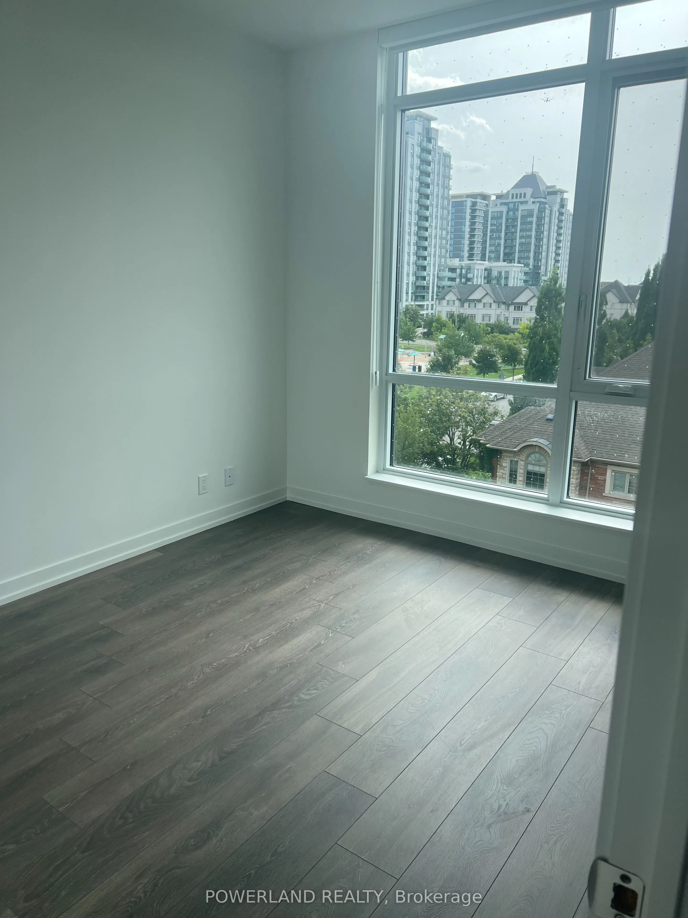 8 Beverley Glen Boulevard, #525