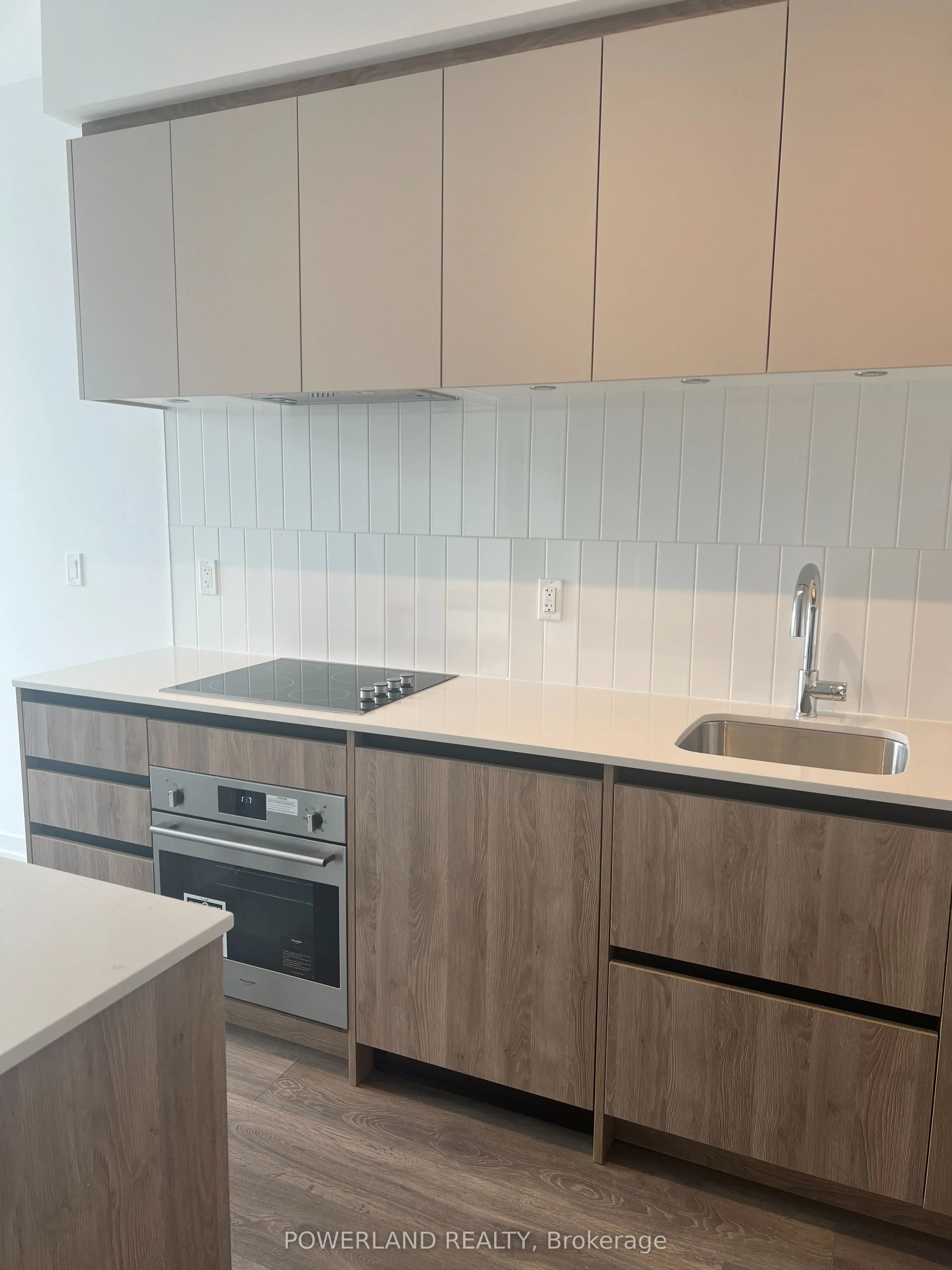 8 Beverley Glen Boulevard, #525