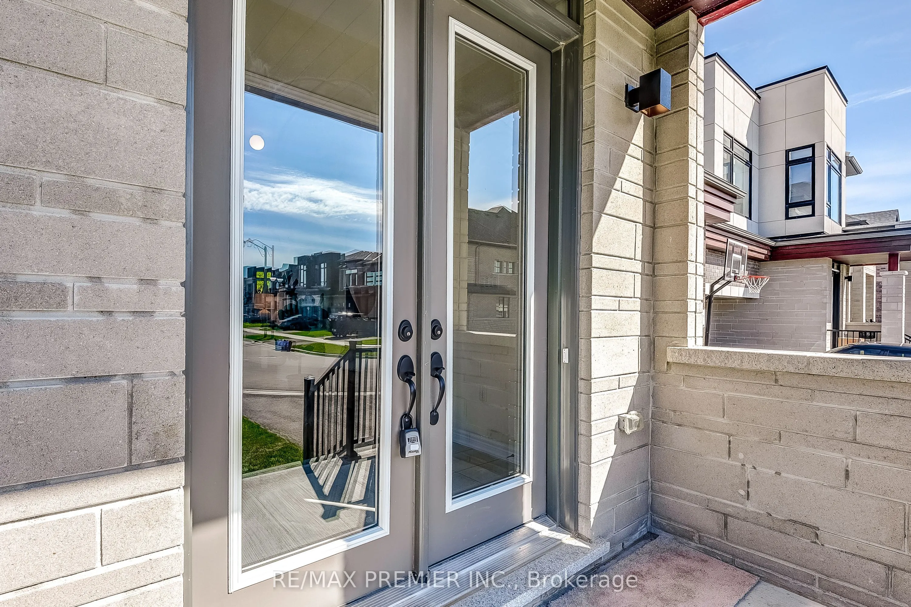 20 Kesterfarm Place