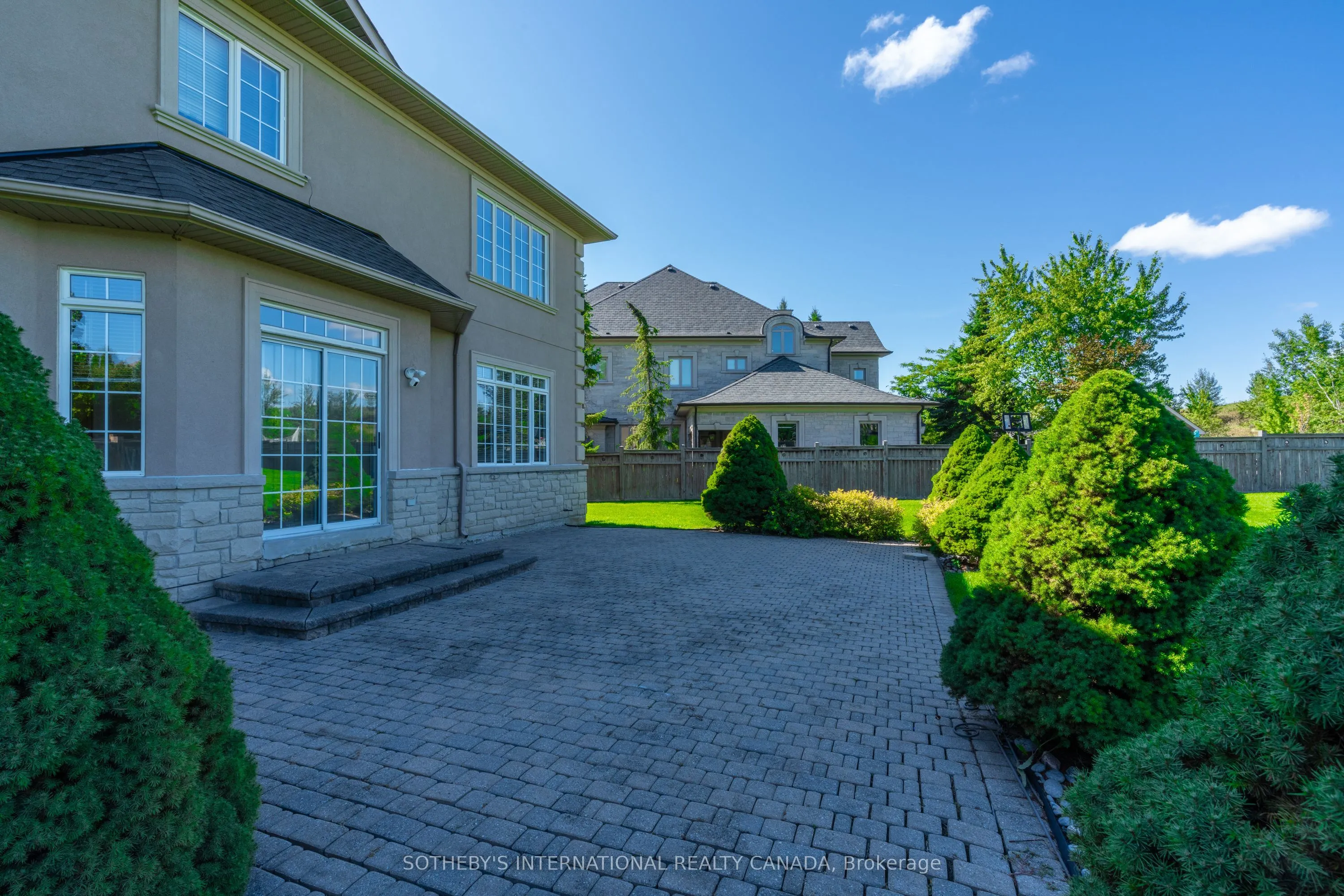 186 Weaver Court