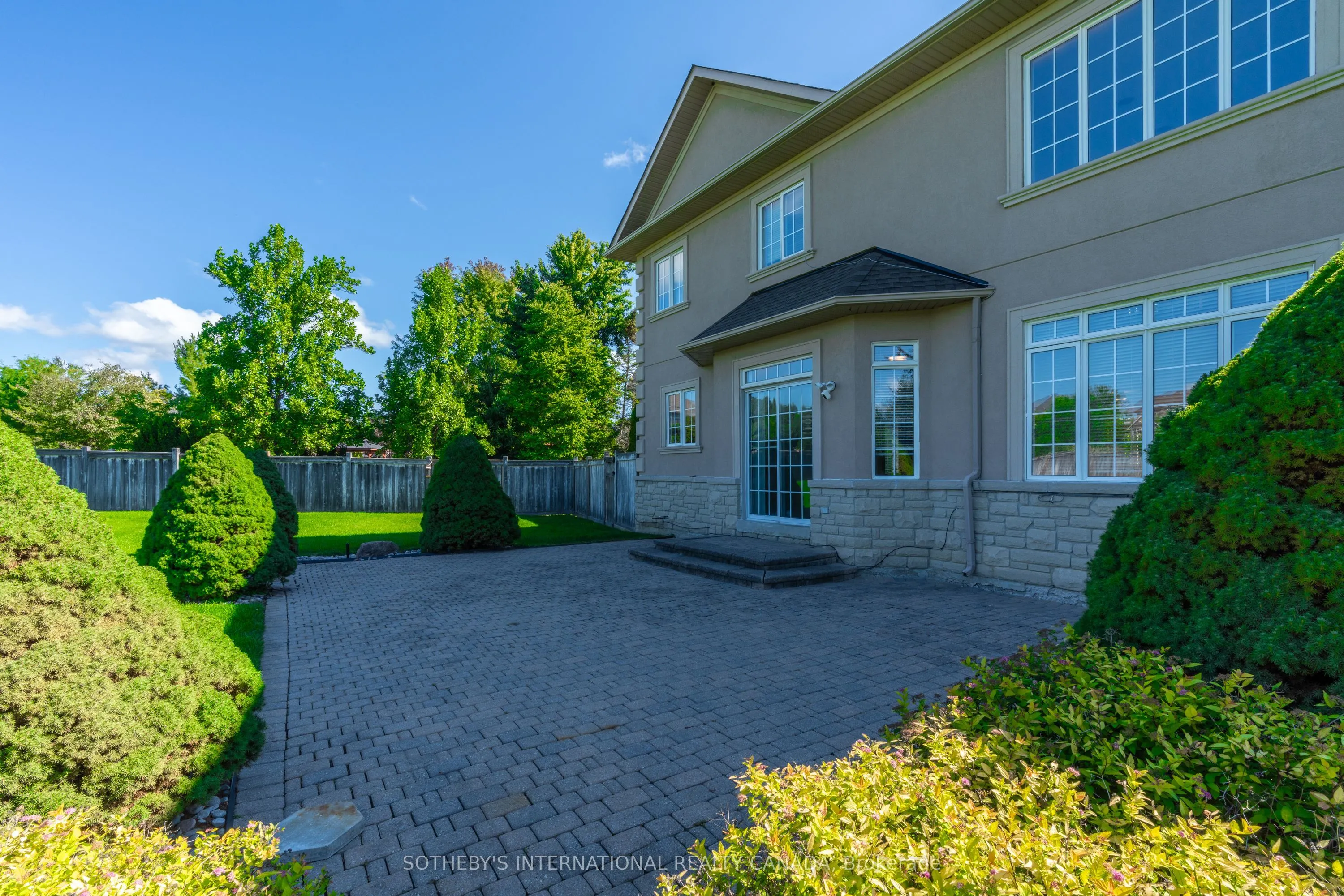 186 Weaver Court