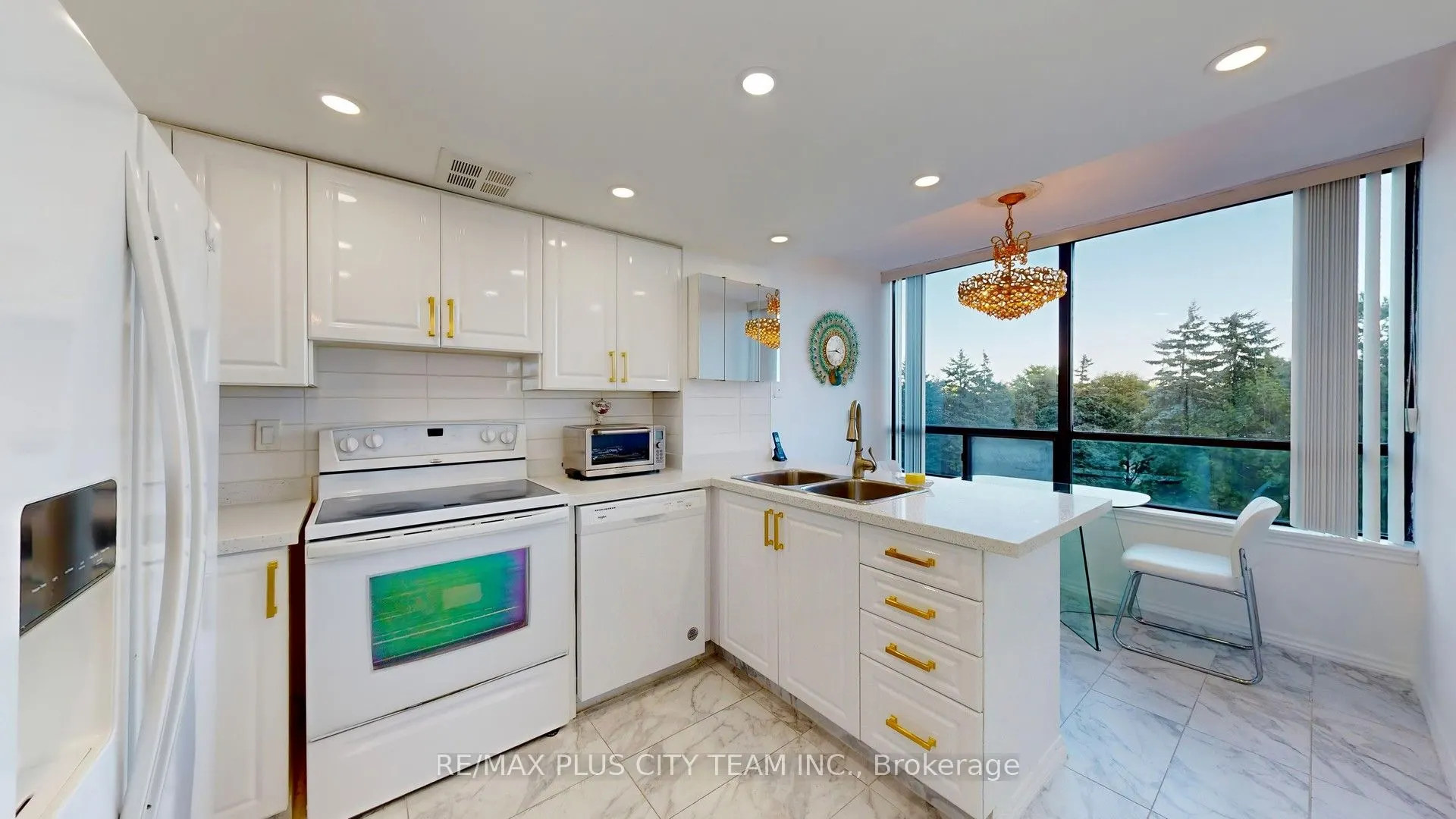7440 Bathurst Street, #410