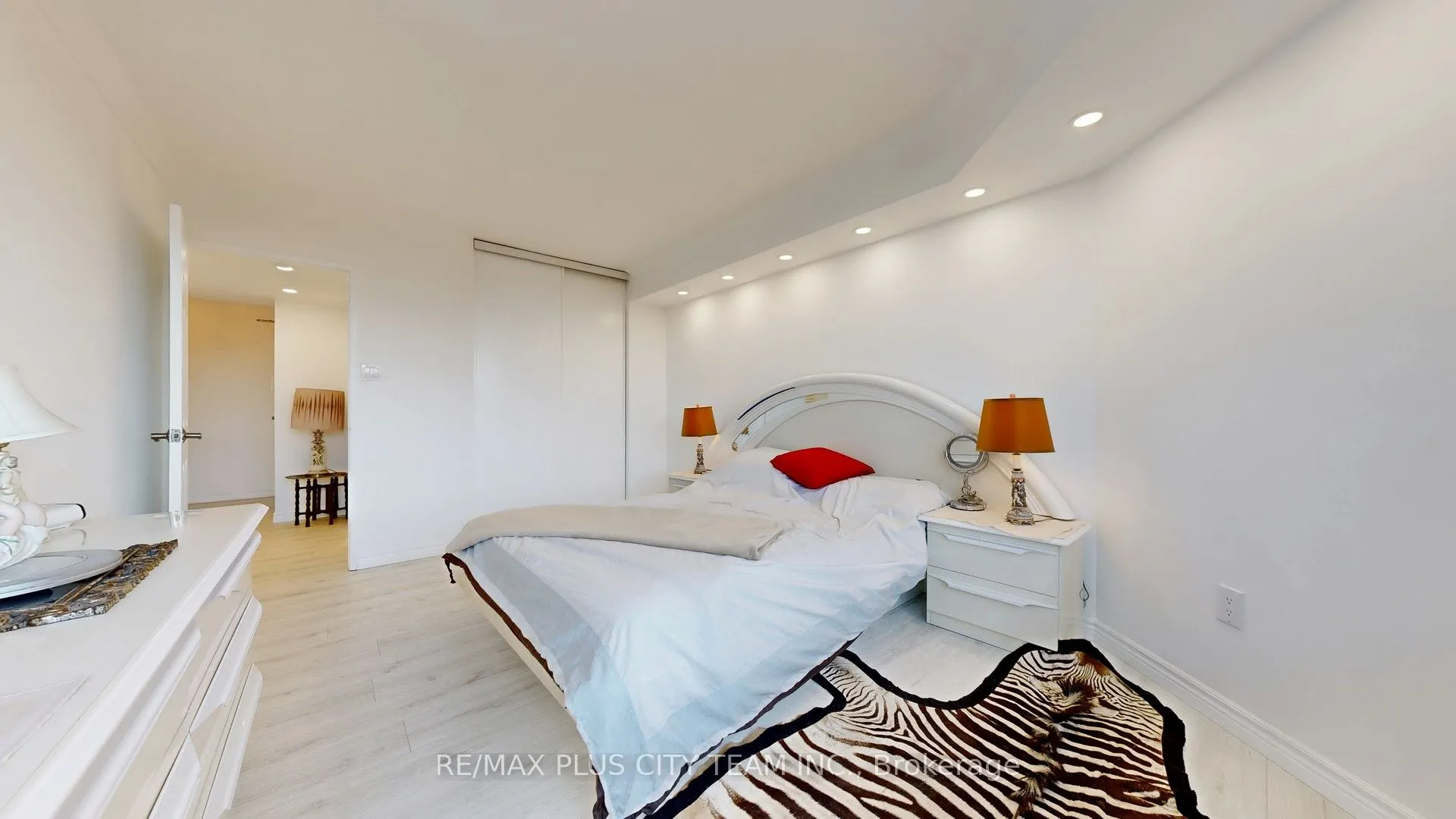 7440 Bathurst Street, #410
