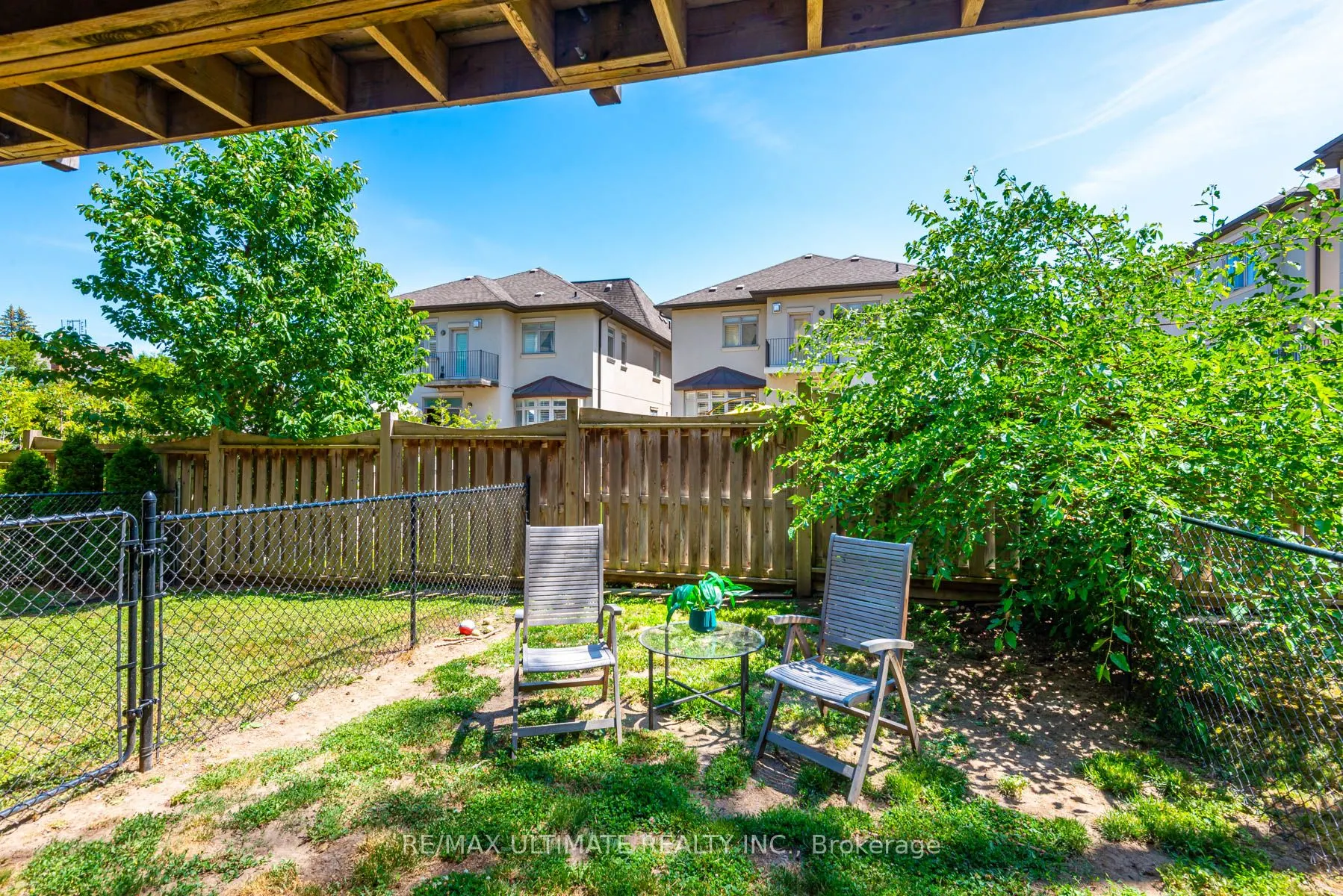 15 Powseland Crescent W, #7